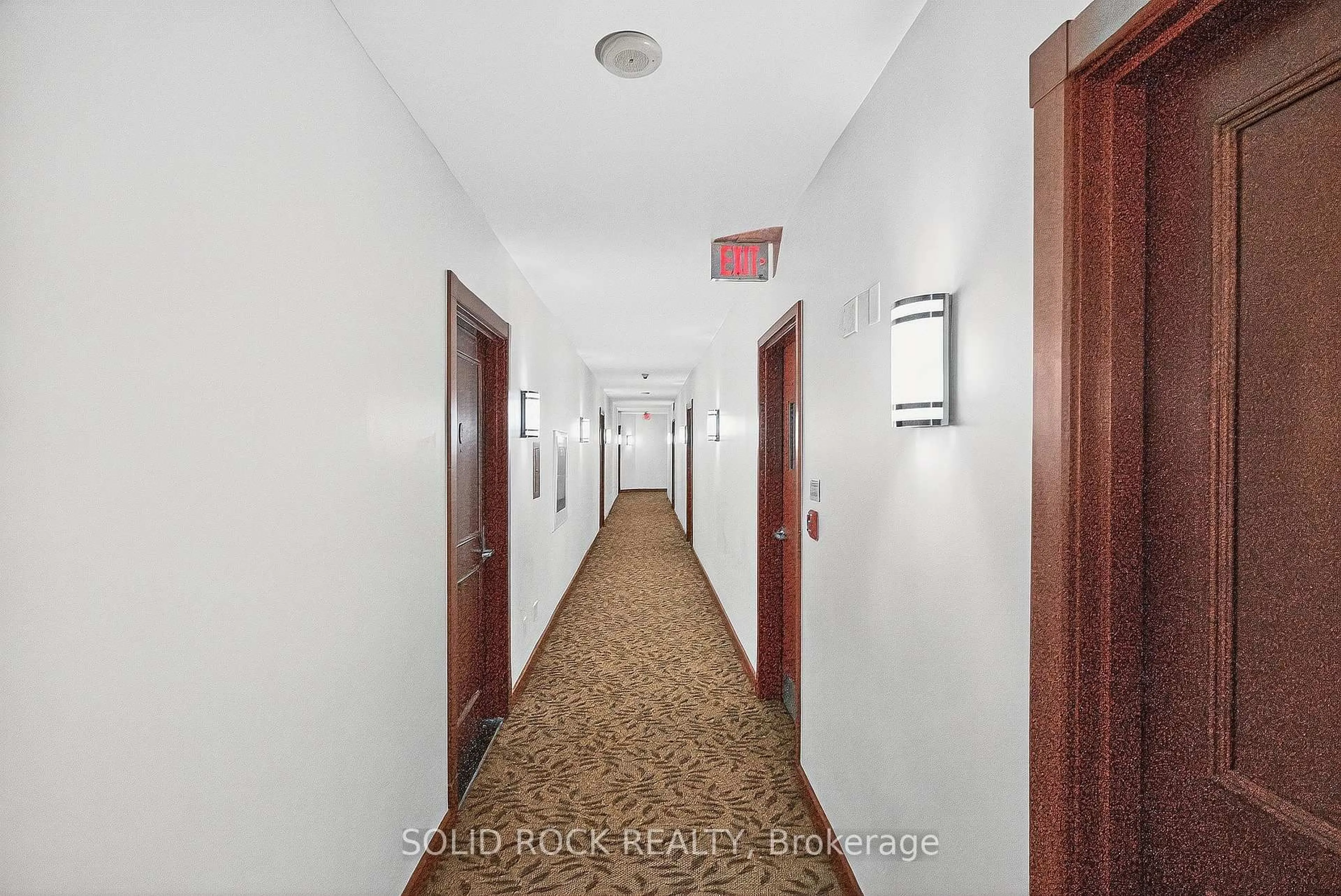 Indoor foyer for 200 Rideau St #1908, Ottawa Ontario K1N 5Y1