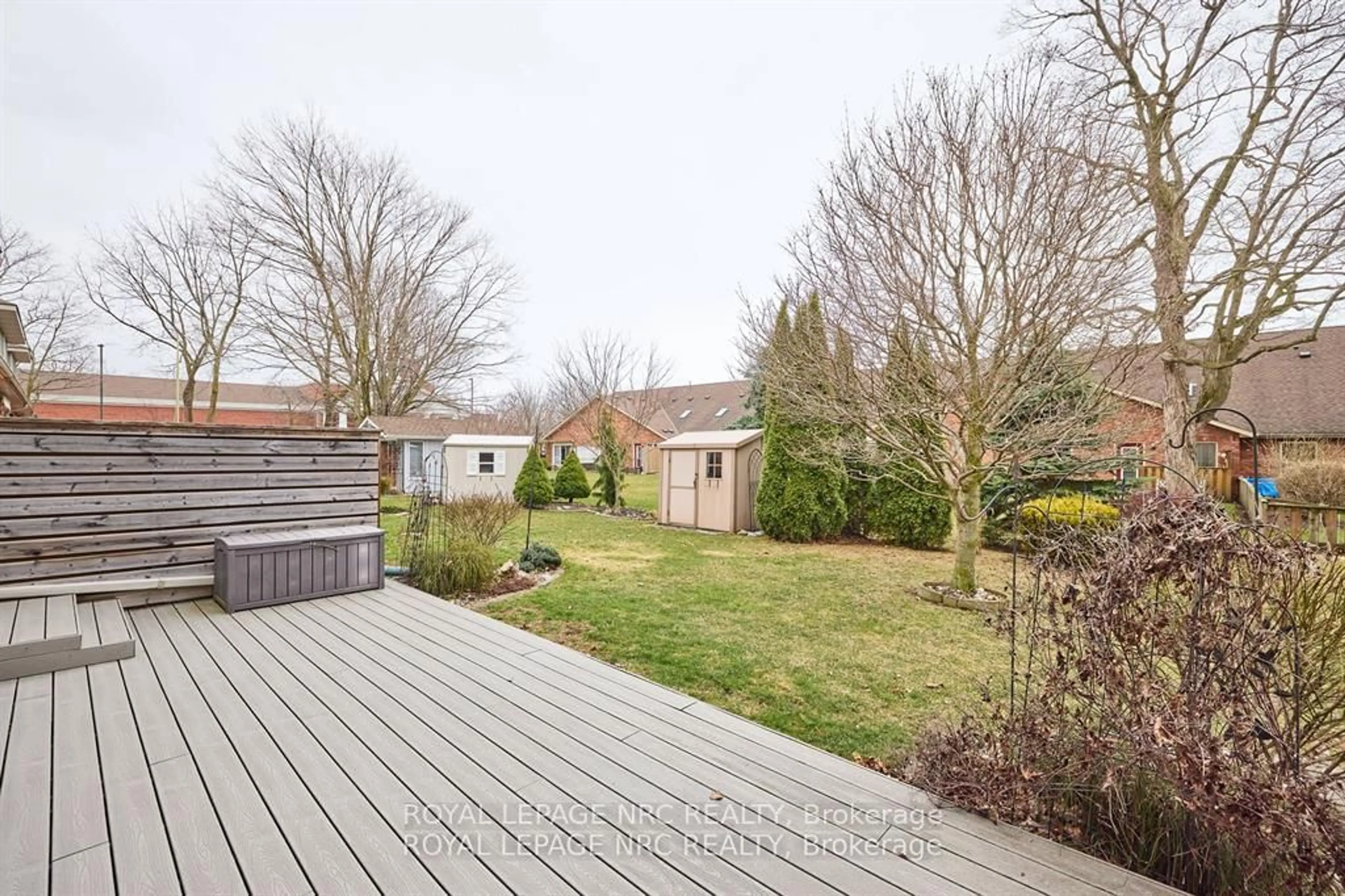 A pic from outside/outdoor area/front of a property/back of a property/a pic from drone, street for 37 Maple St, Port Colborne Ontario L3K 6G7
