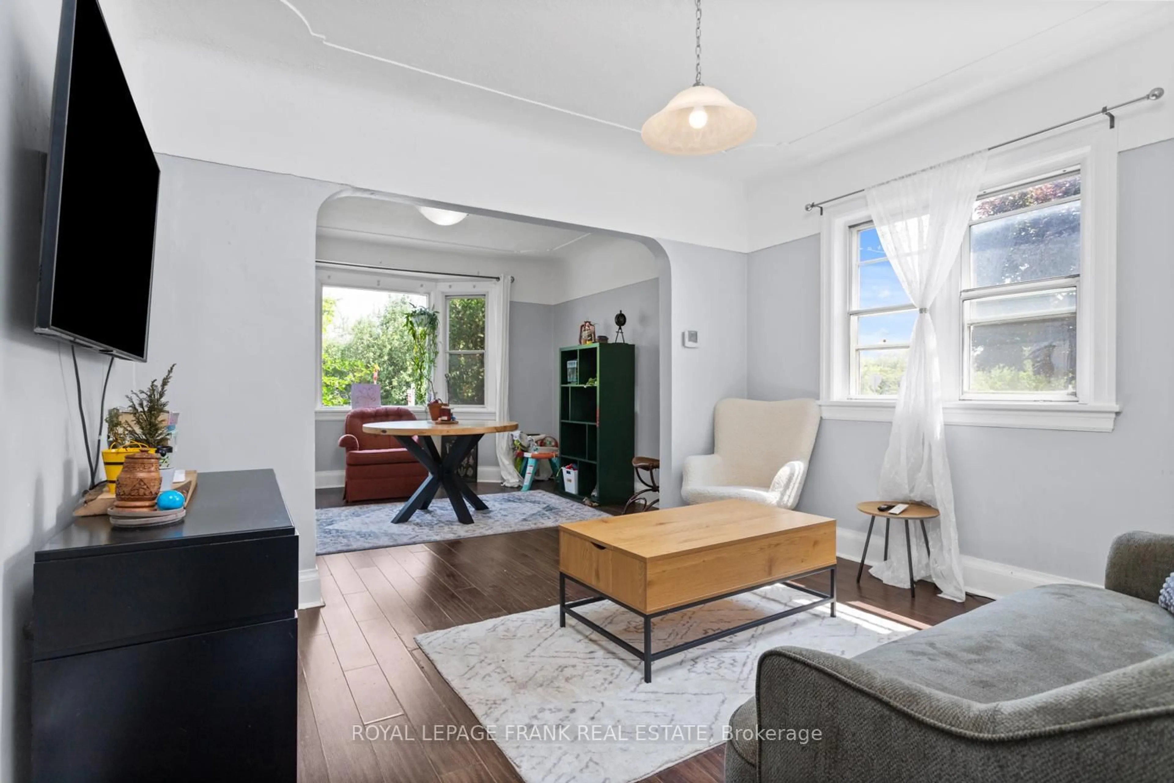 Living room with furniture, unknown for 542 Walmer Rd, Hamilton Ontario L8H 3E6