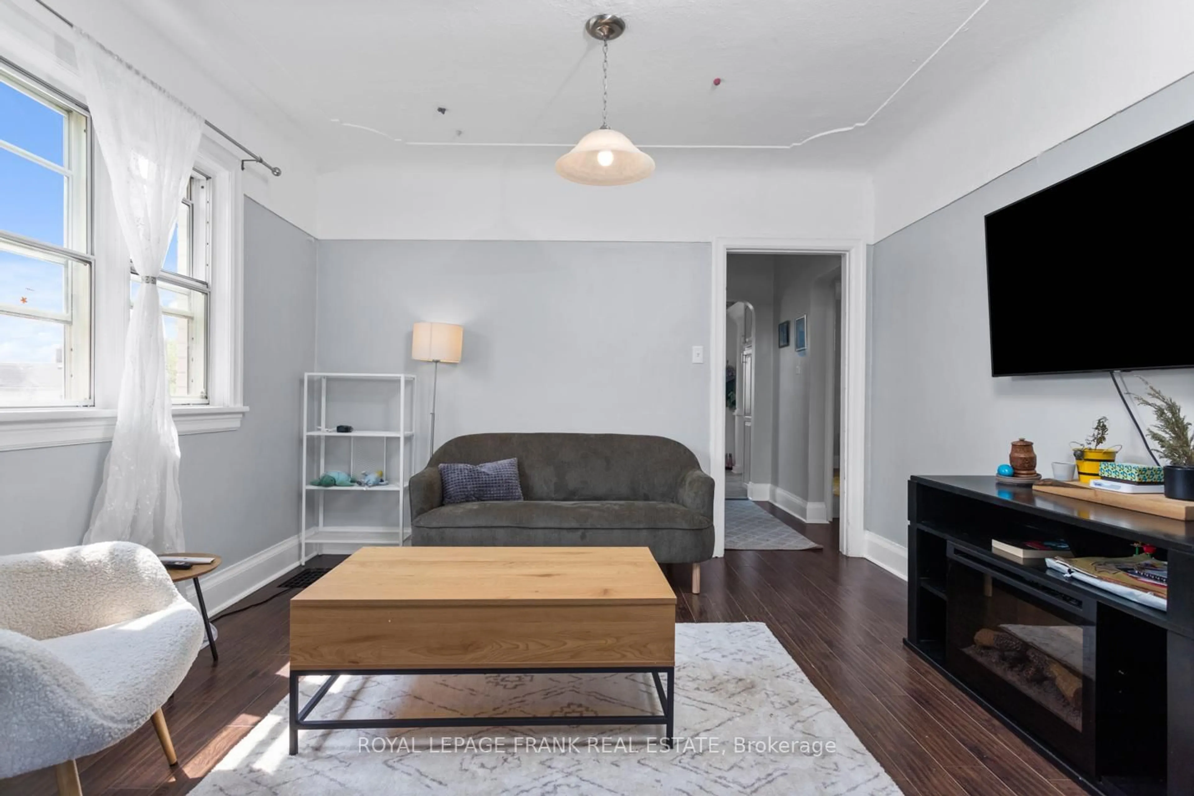 Living room with furniture, unknown for 542 Walmer Rd, Hamilton Ontario L8H 3E6