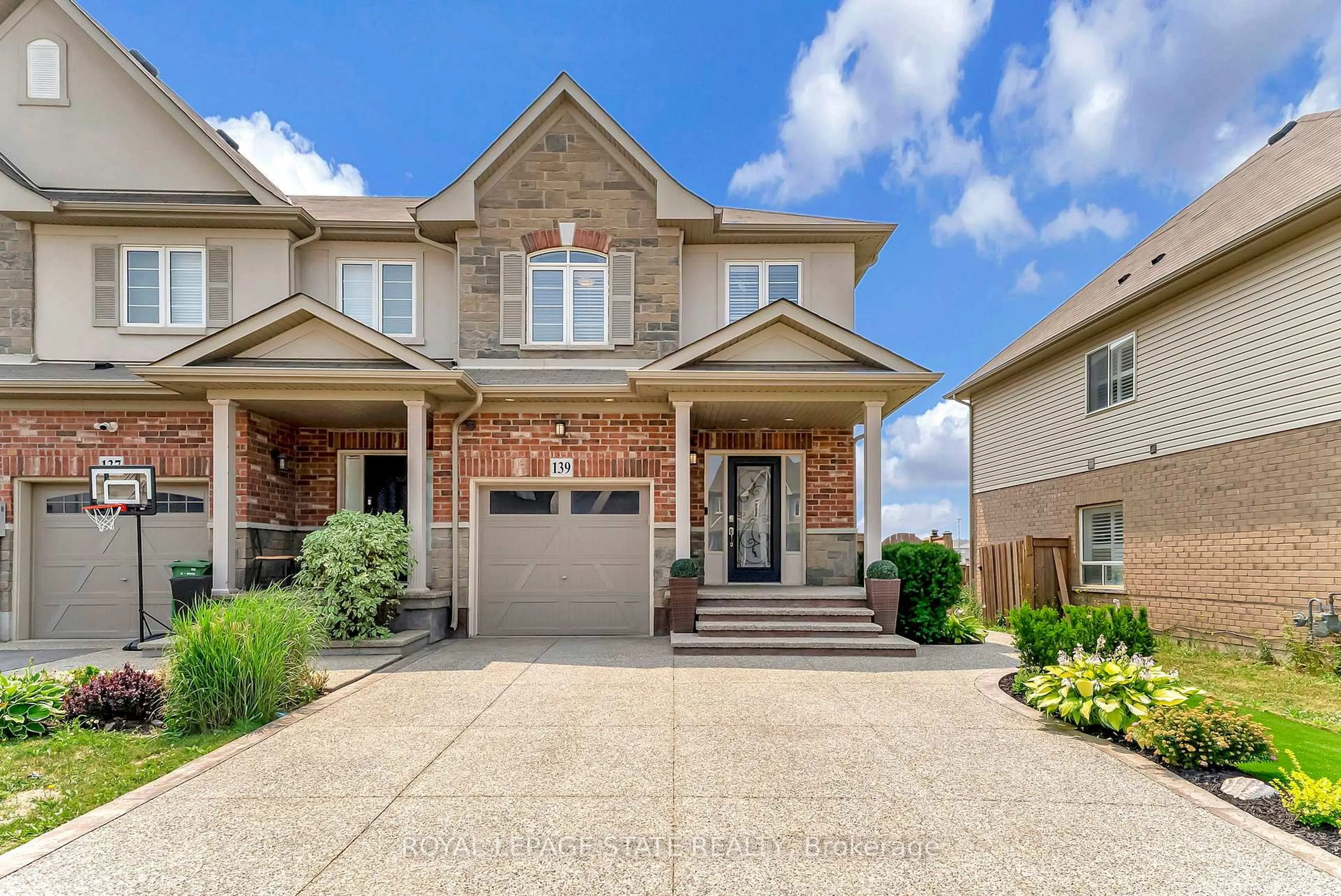 Home with brick exterior material, street for 139 Lormont Blvd, Hamilton Ontario L8J 0J9