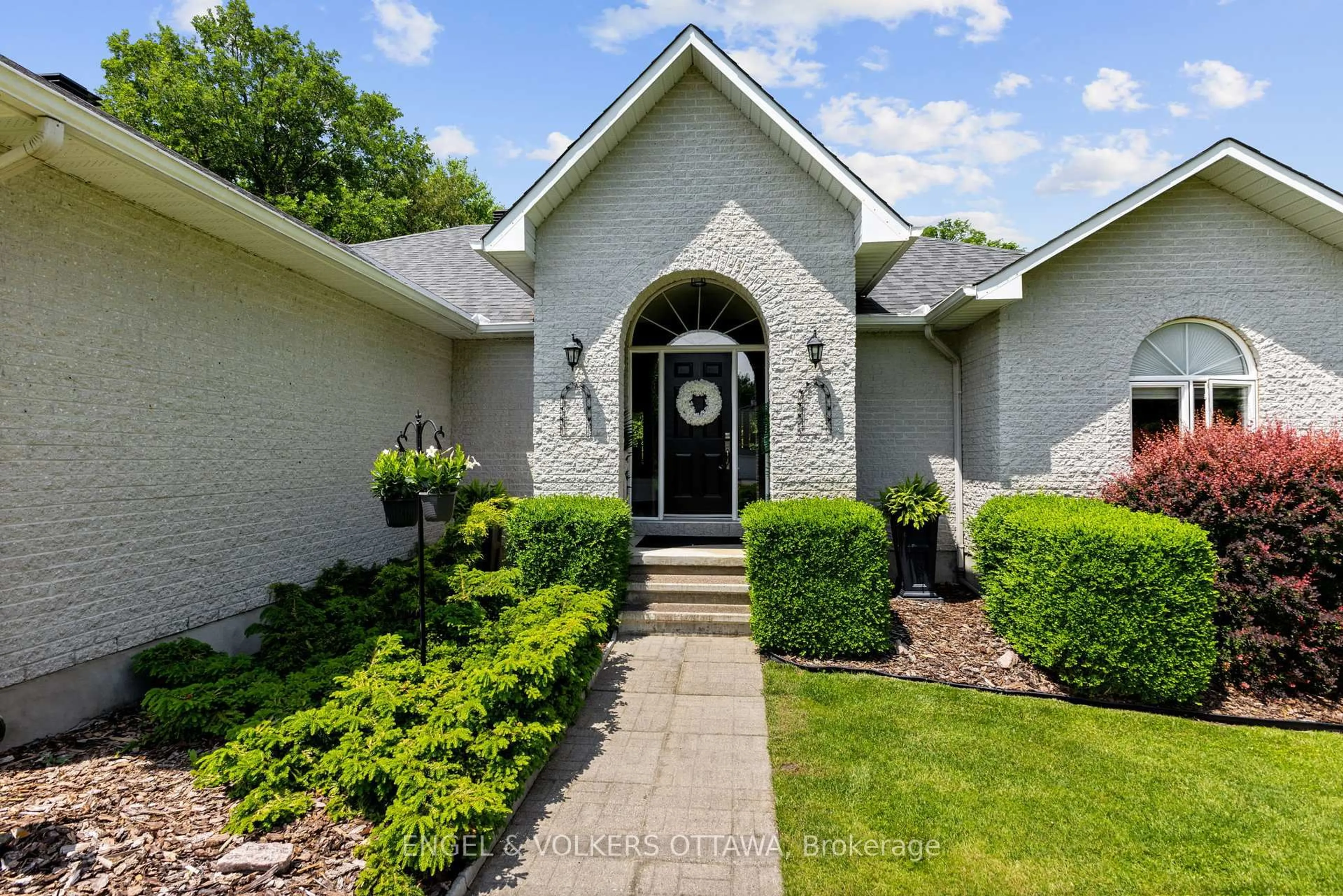 Home with brick exterior material, street for 1591 Stephanie Anne Dr, Ottawa Ontario K4P 1M8