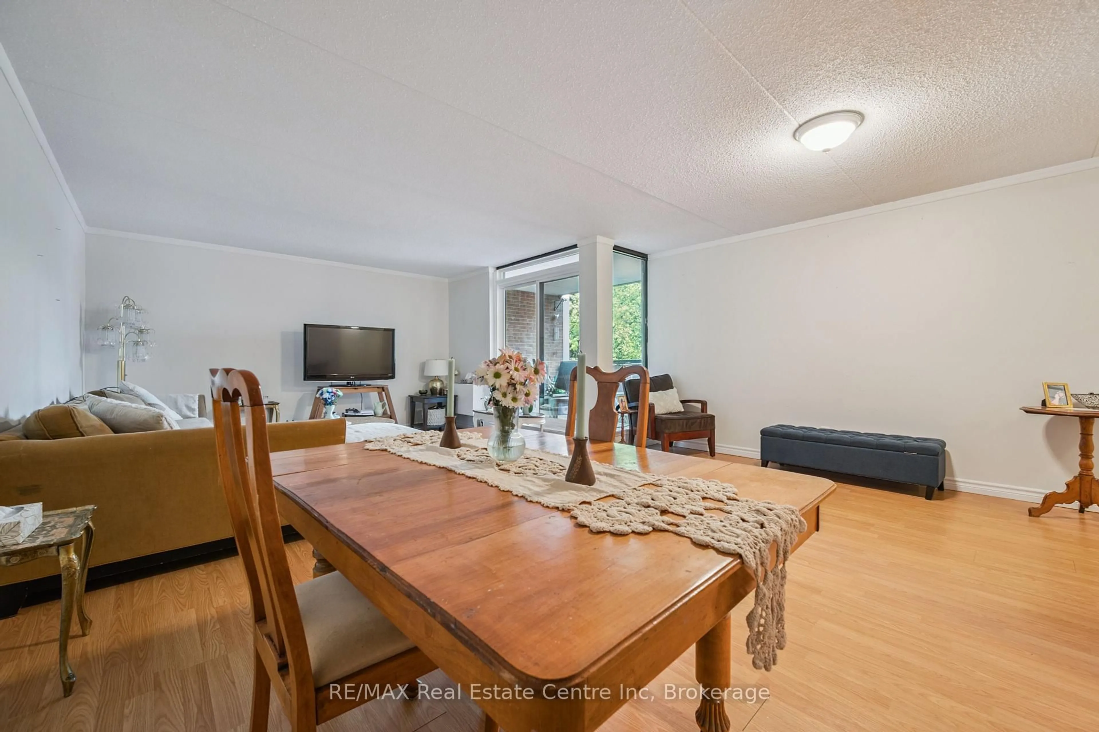 Dining room, unknown for 65 Silvercreek Pkwy #310, Guelph Ontario N1H 7R9