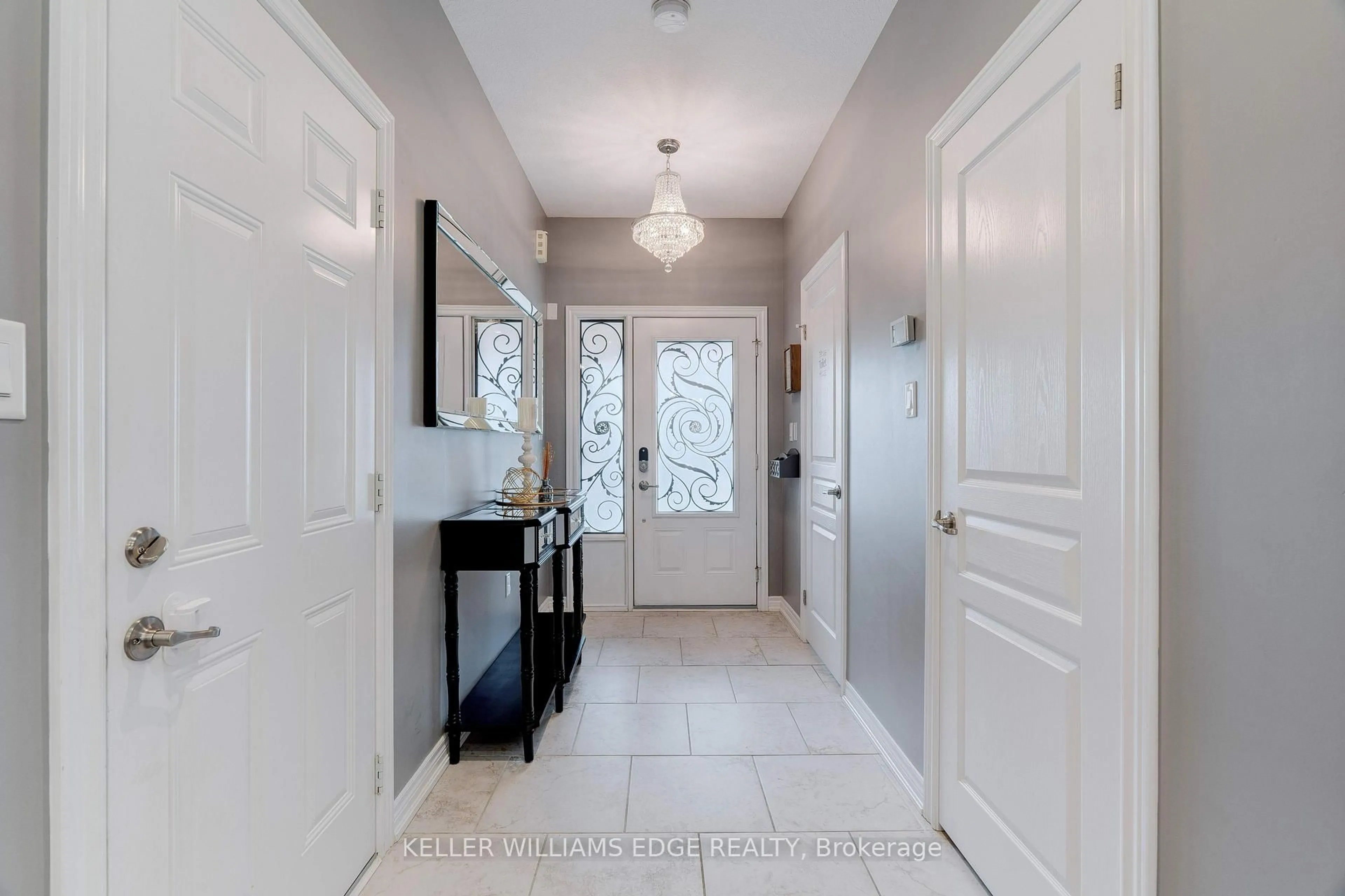 Indoor entryway for 45 Royal Winter Dr #28, Hamilton Ontario L0R 1C0