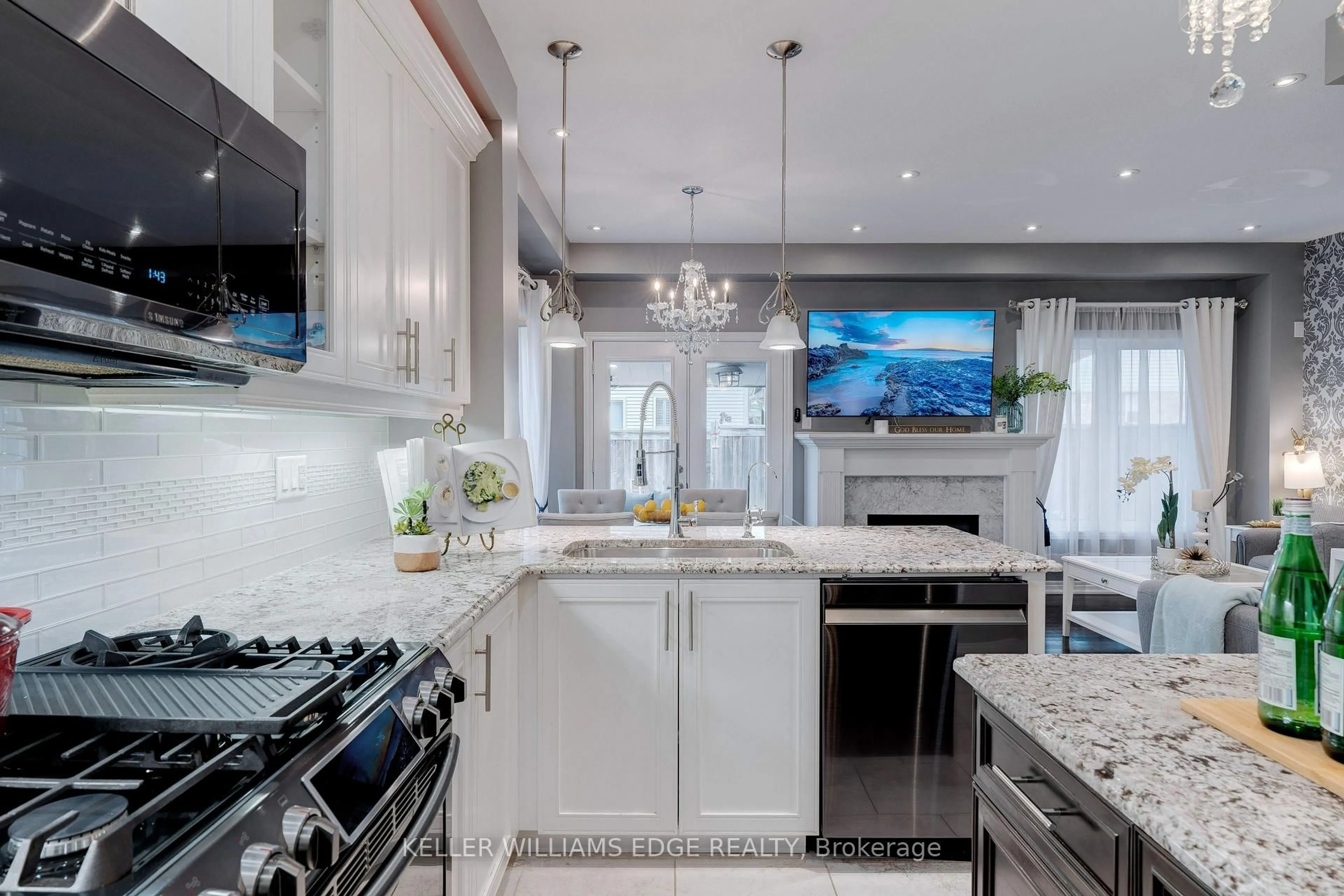 Contemporary kitchen, ceramic/tile floor for 45 Royal Winter Dr #28, Hamilton Ontario L0R 1C0