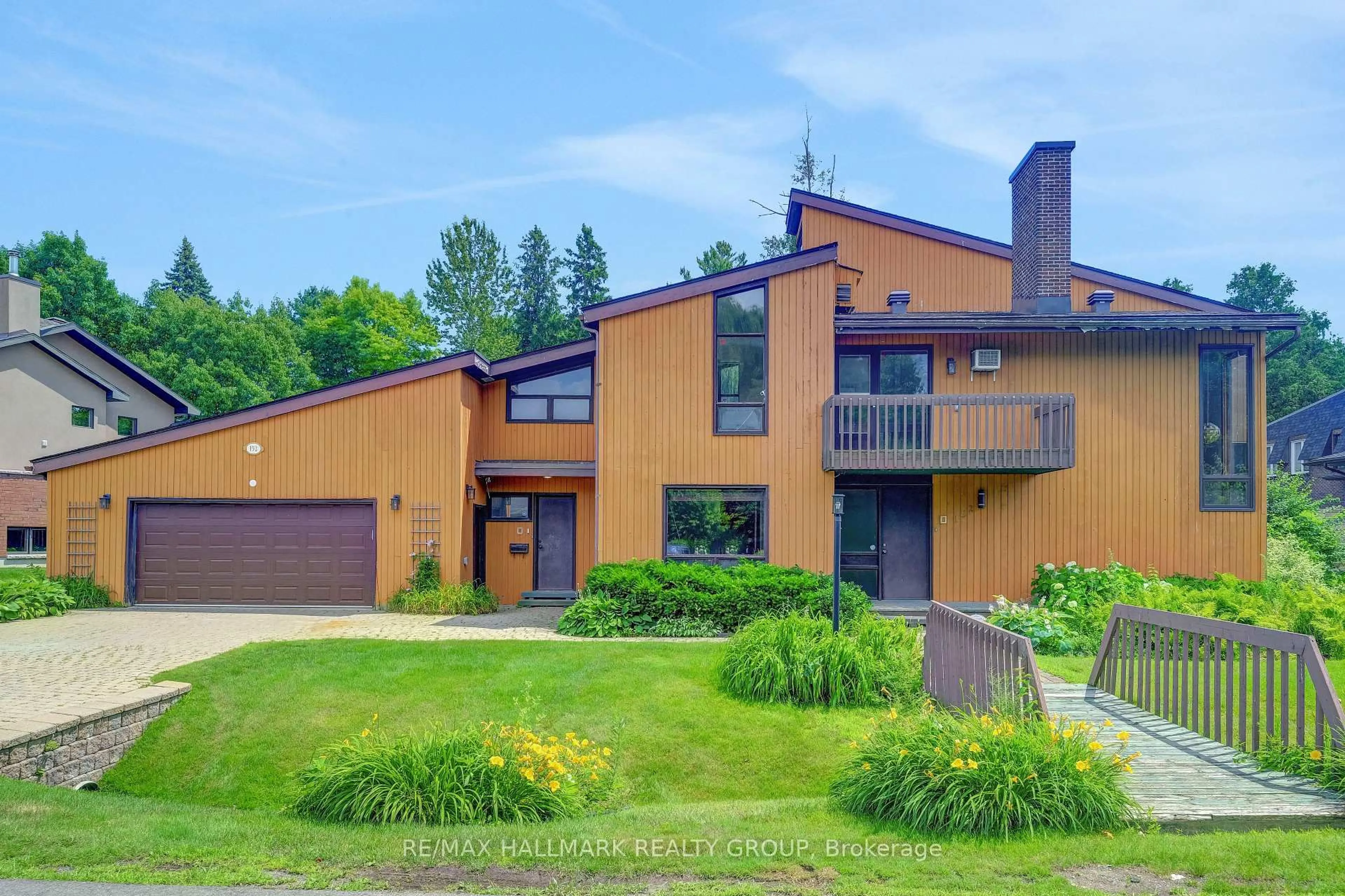 Home with brick exterior material, unknown for 152 Dorothea Dr, Ottawa Ontario K1V 7C7