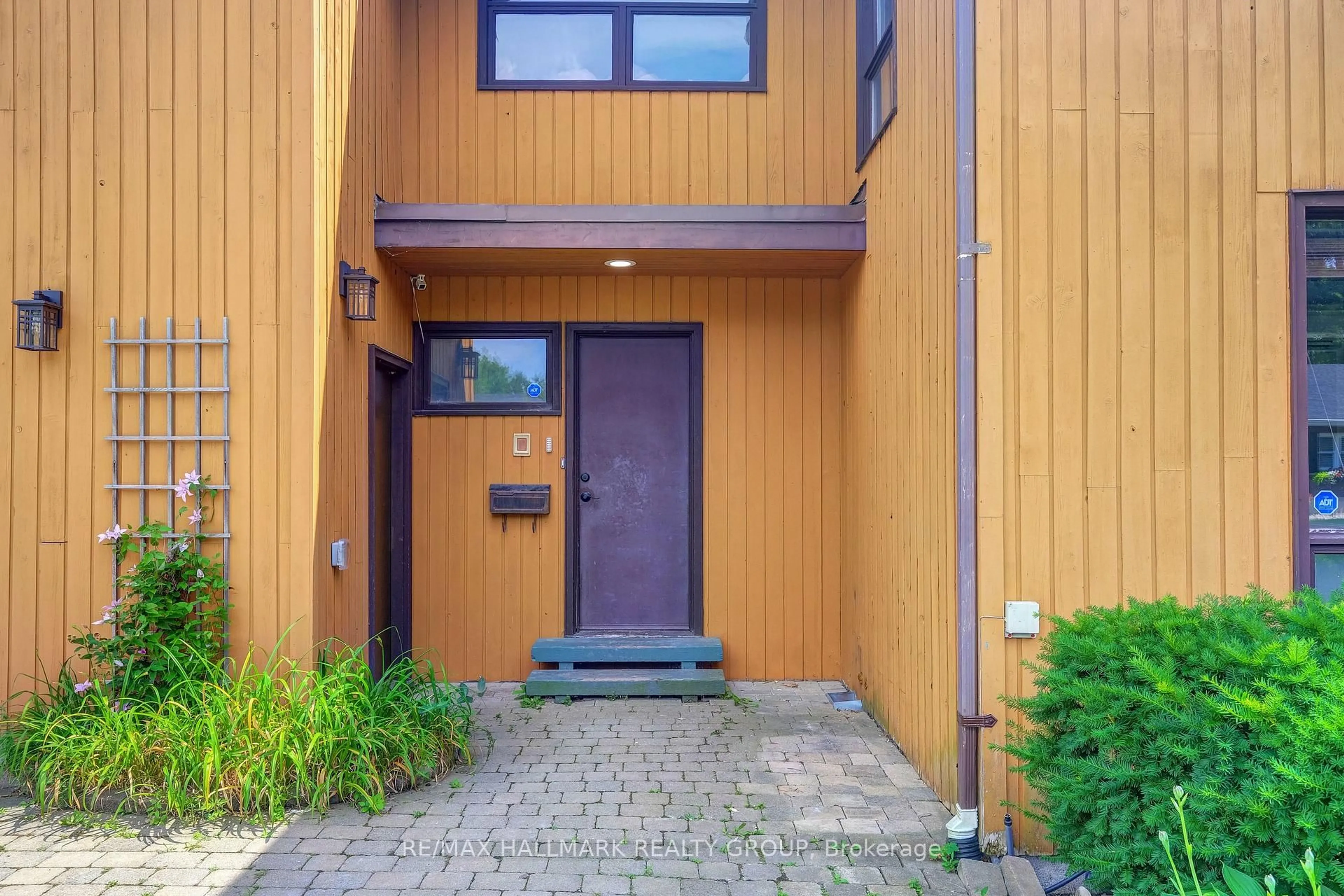 Unknown for 152 Dorothea Dr, Ottawa Ontario K1V 7C7
