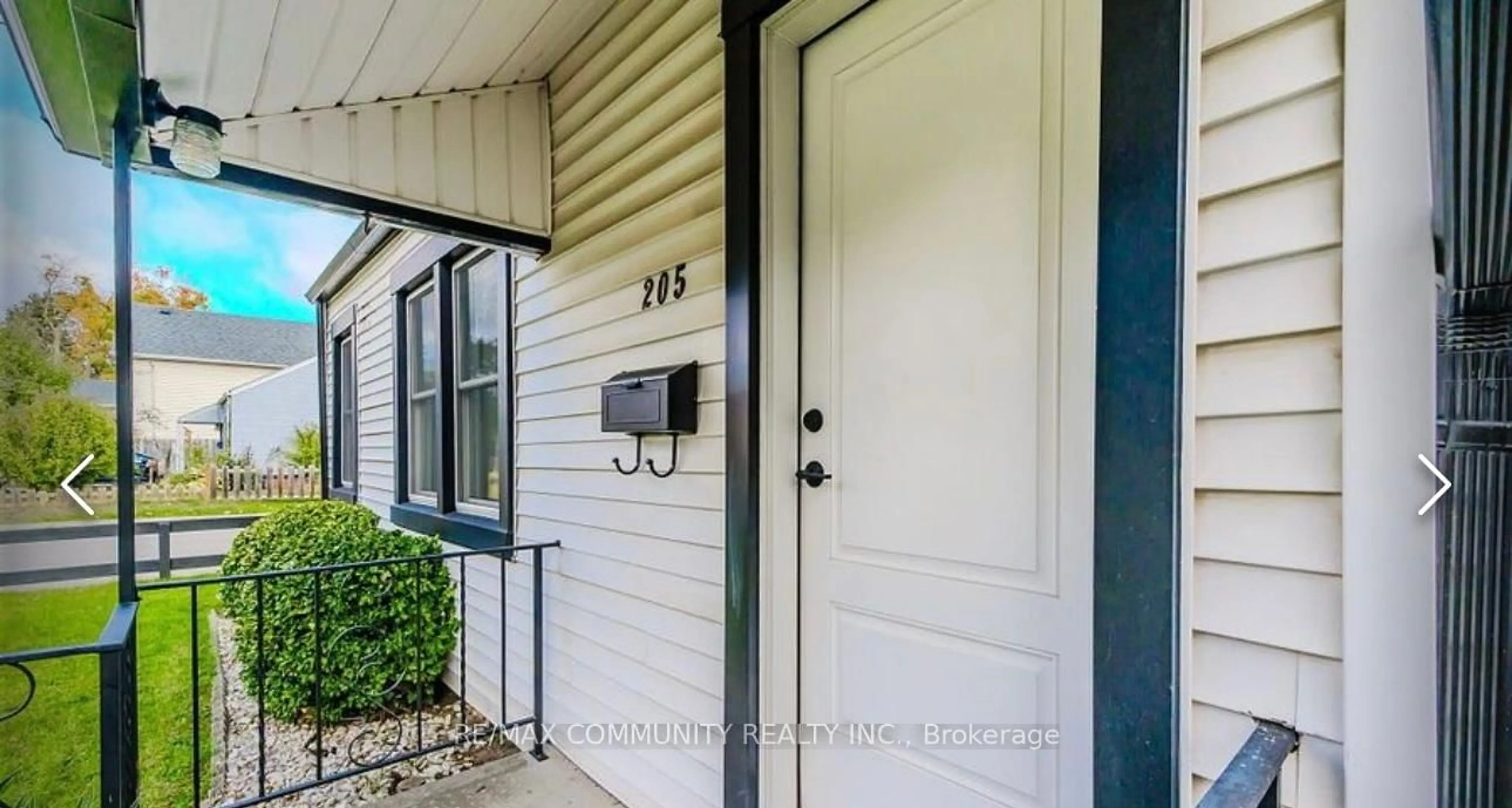 Indoor entryway for 205 Schlueter St, Cambridge Ontario N3H 4B6