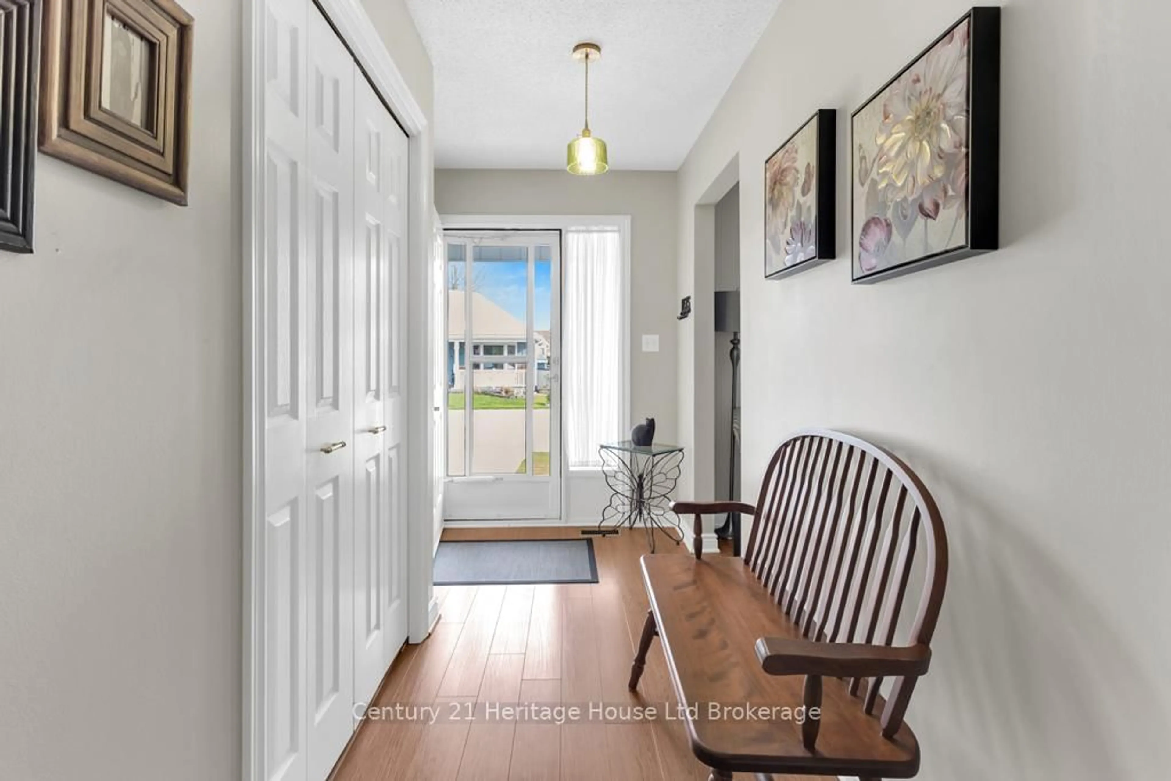 Indoor entryway for 16 Sinclair Dr, Tillsonburg Ontario N4G 5L7