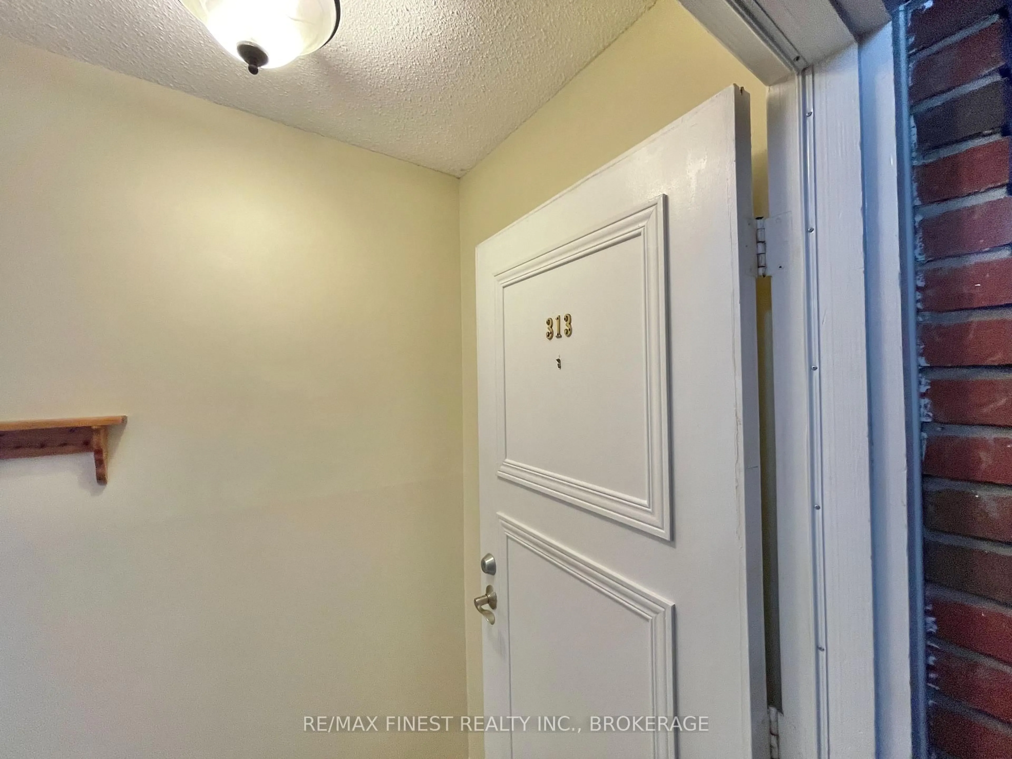 Indoor entryway for 845 Milford Dr #313, Kingston Ontario K7P 1A7