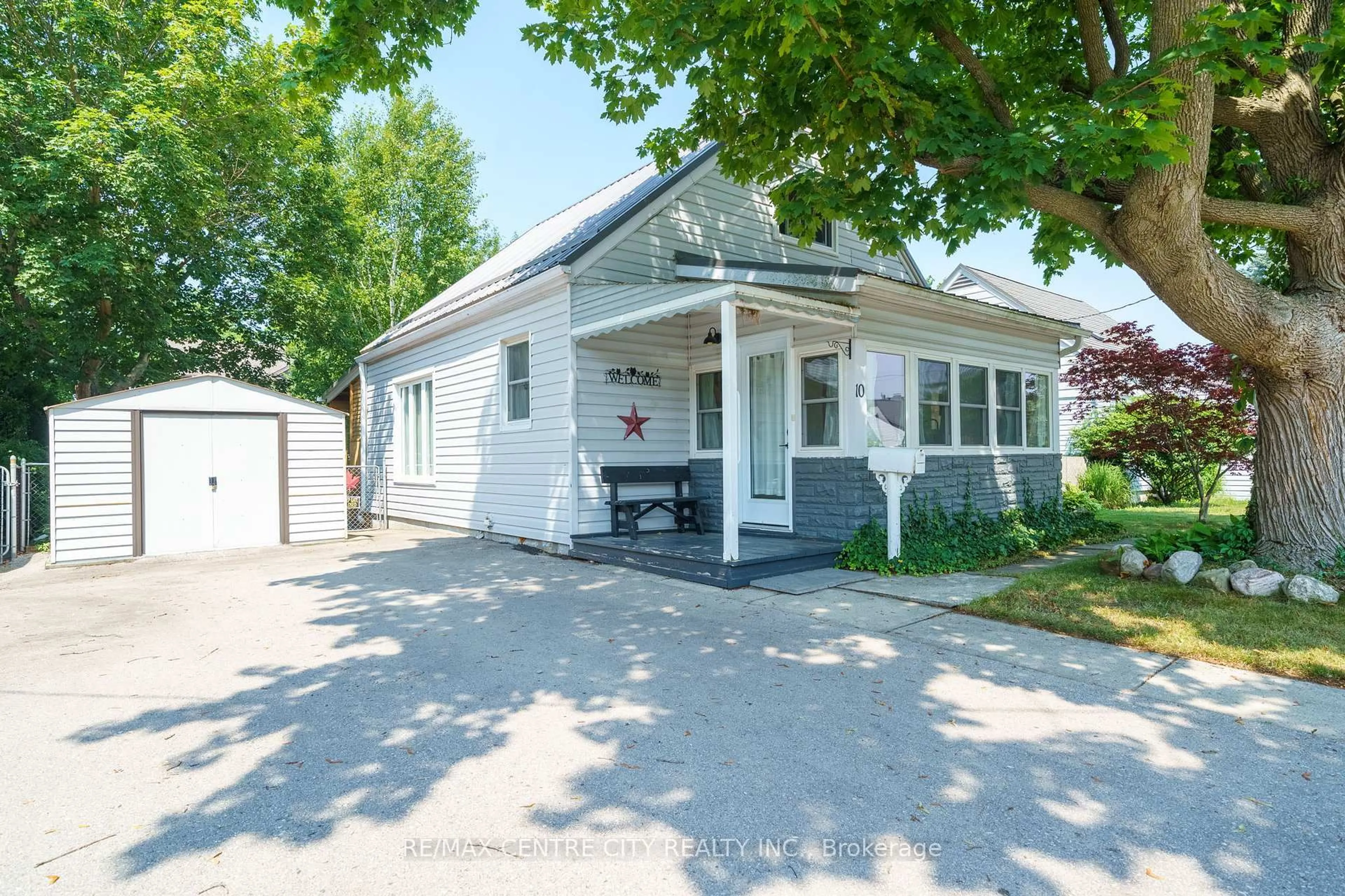 Unknown for 10 Parkside Dr, St. Thomas Ontario N5R 3T9