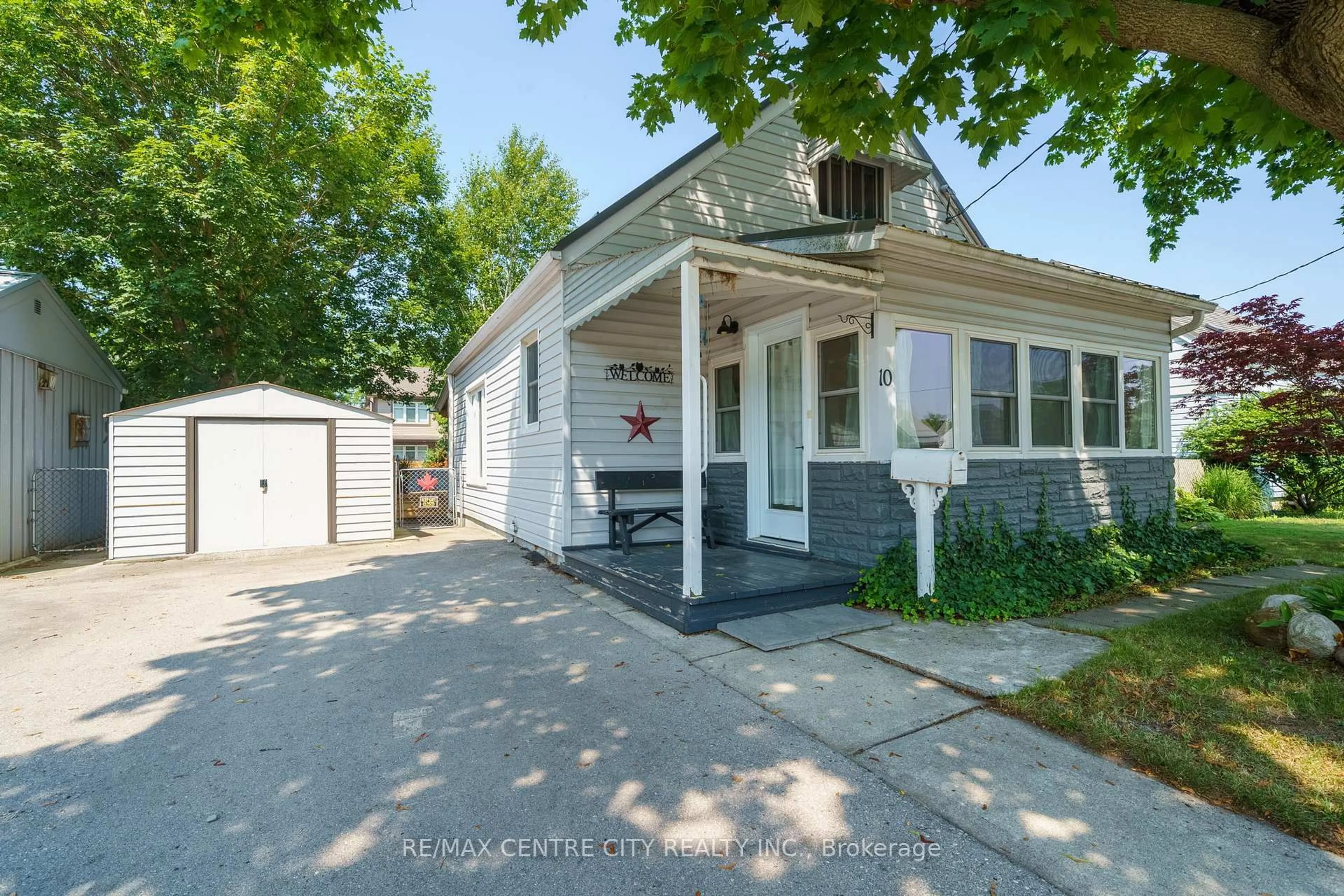 Unknown for 10 Parkside Dr, St. Thomas Ontario N5R 3T9