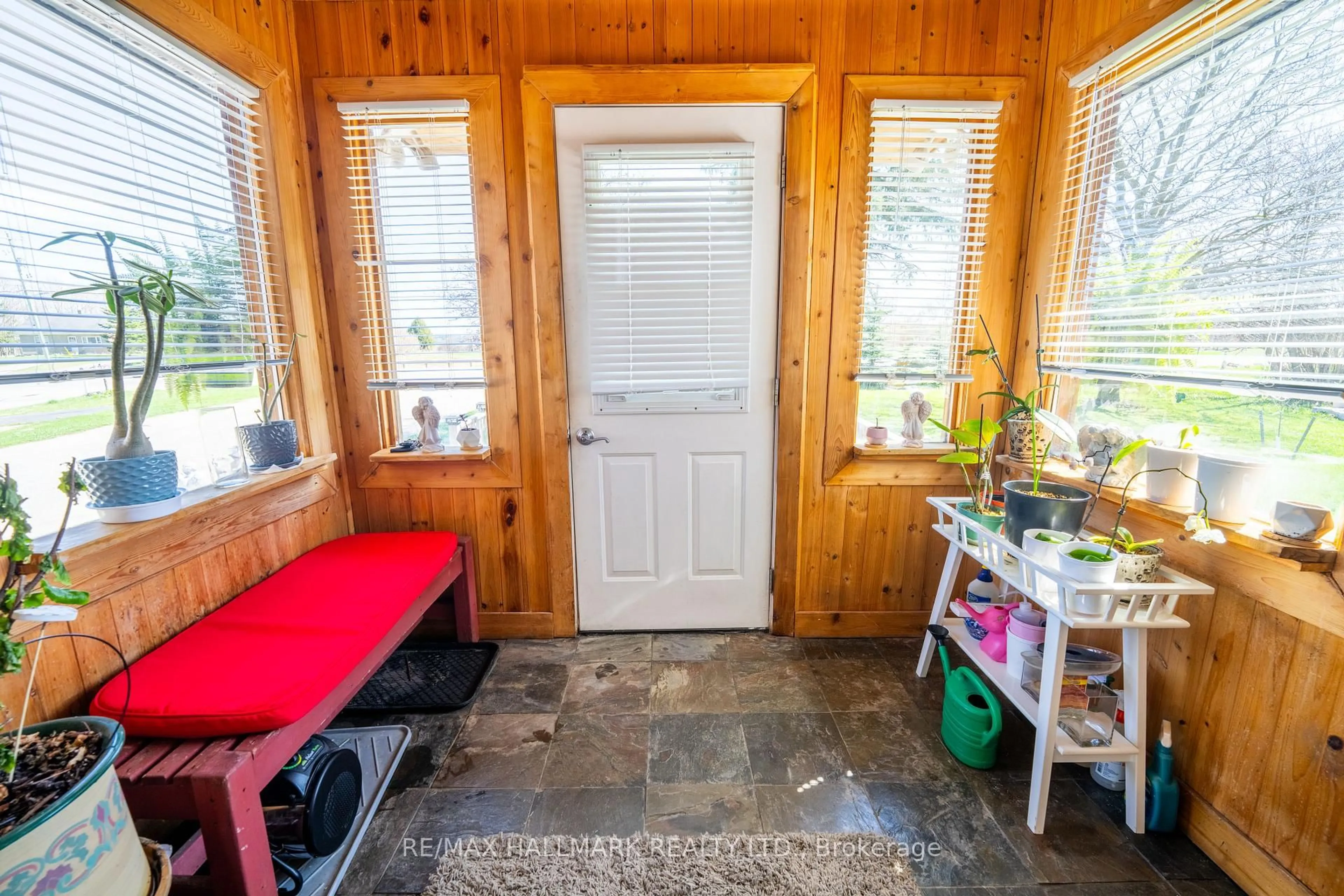 Indoor entryway for 207109 Hwy 9, Mono Ontario L9W 1Y4