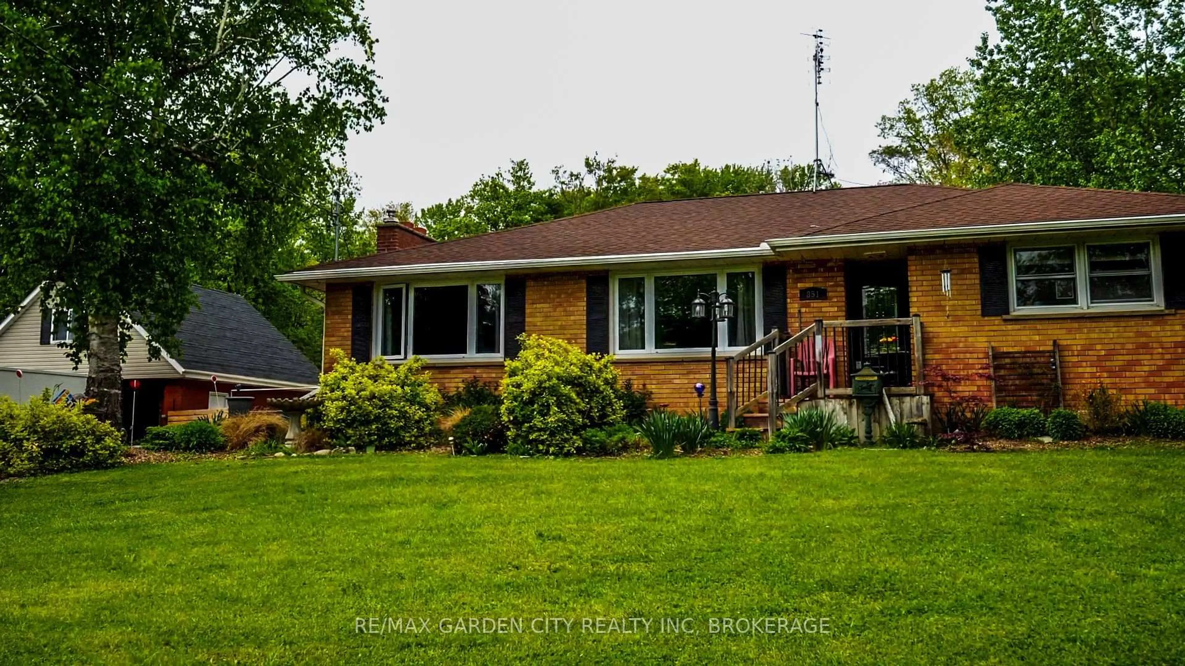 Home with brick exterior material, street for 851 Hwy 20 W, Pelham Ontario L0S 1C0