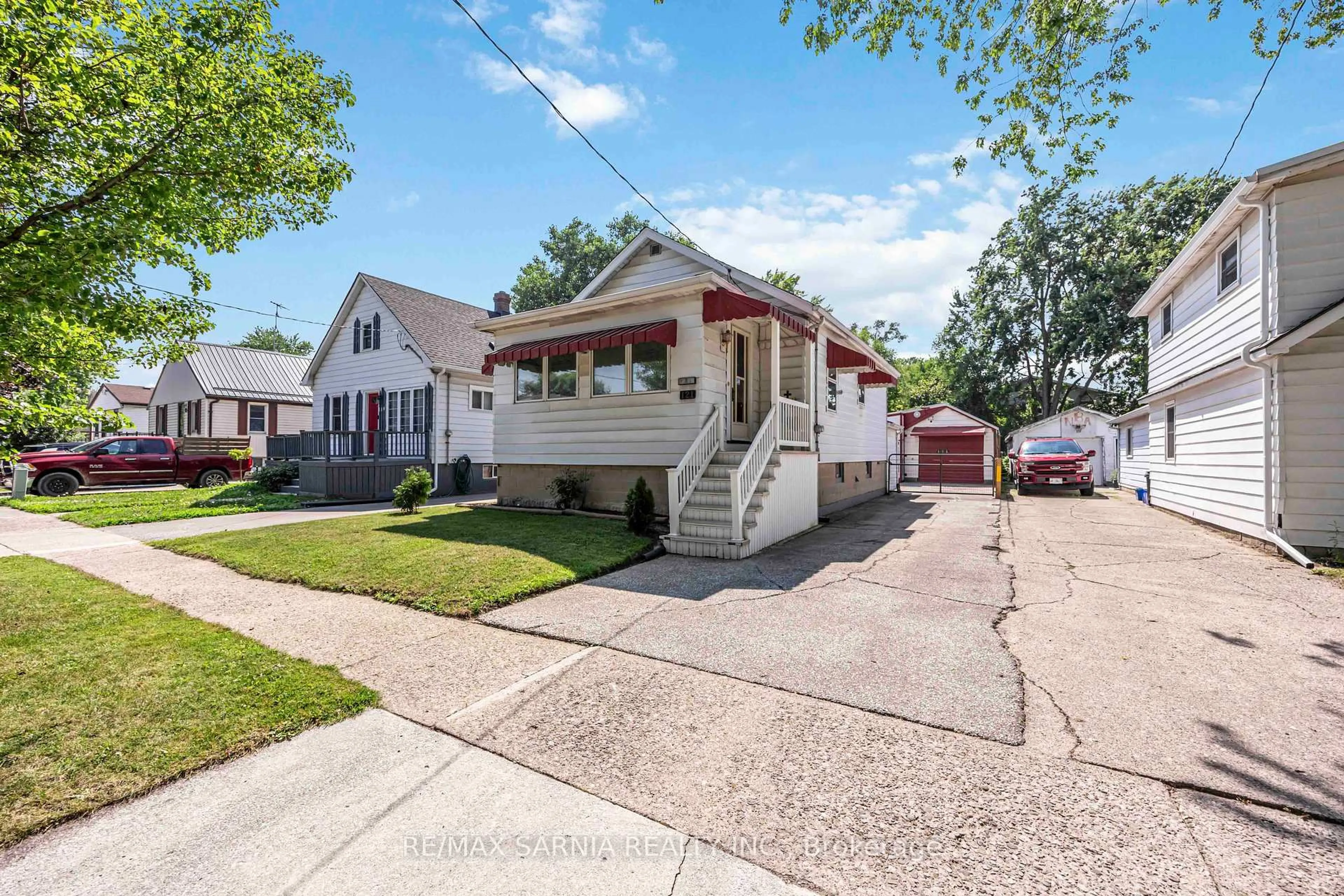 Unknown for 121 Whitmore Ave, Sarnia Ontario N7T 3T3