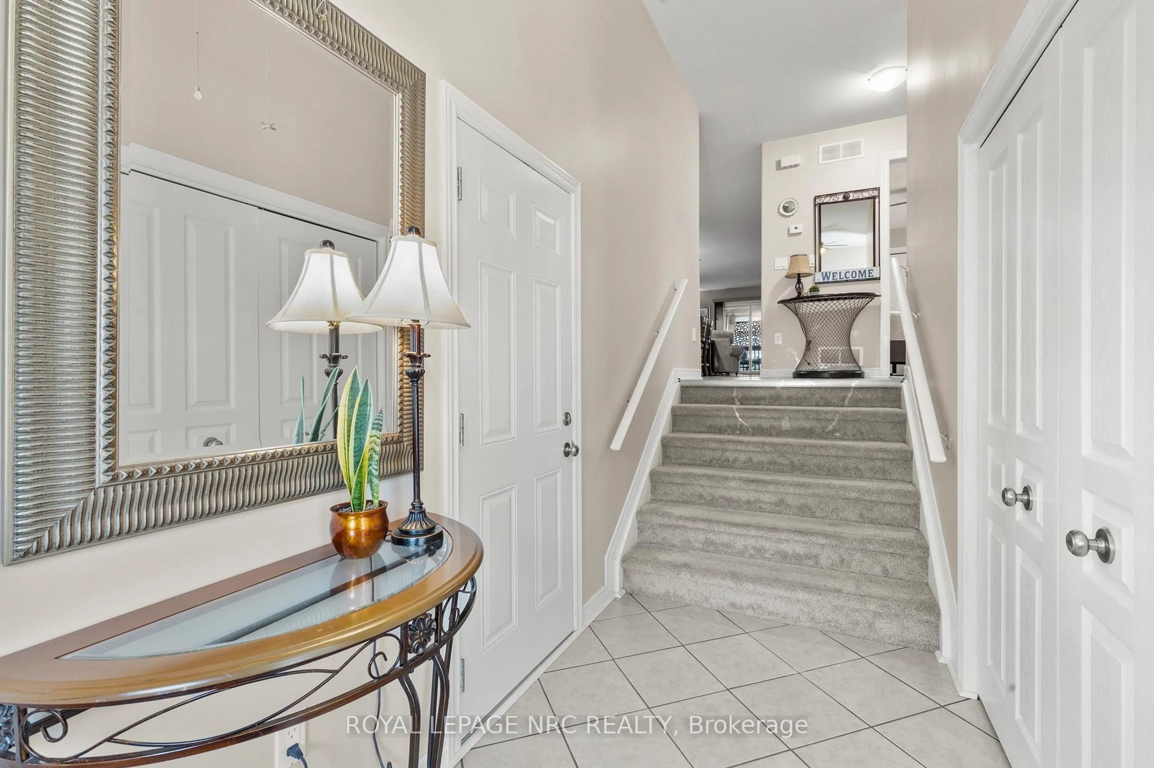 Indoor entryway for 12 Vanier Dr, Welland Ontario L3B 1A2