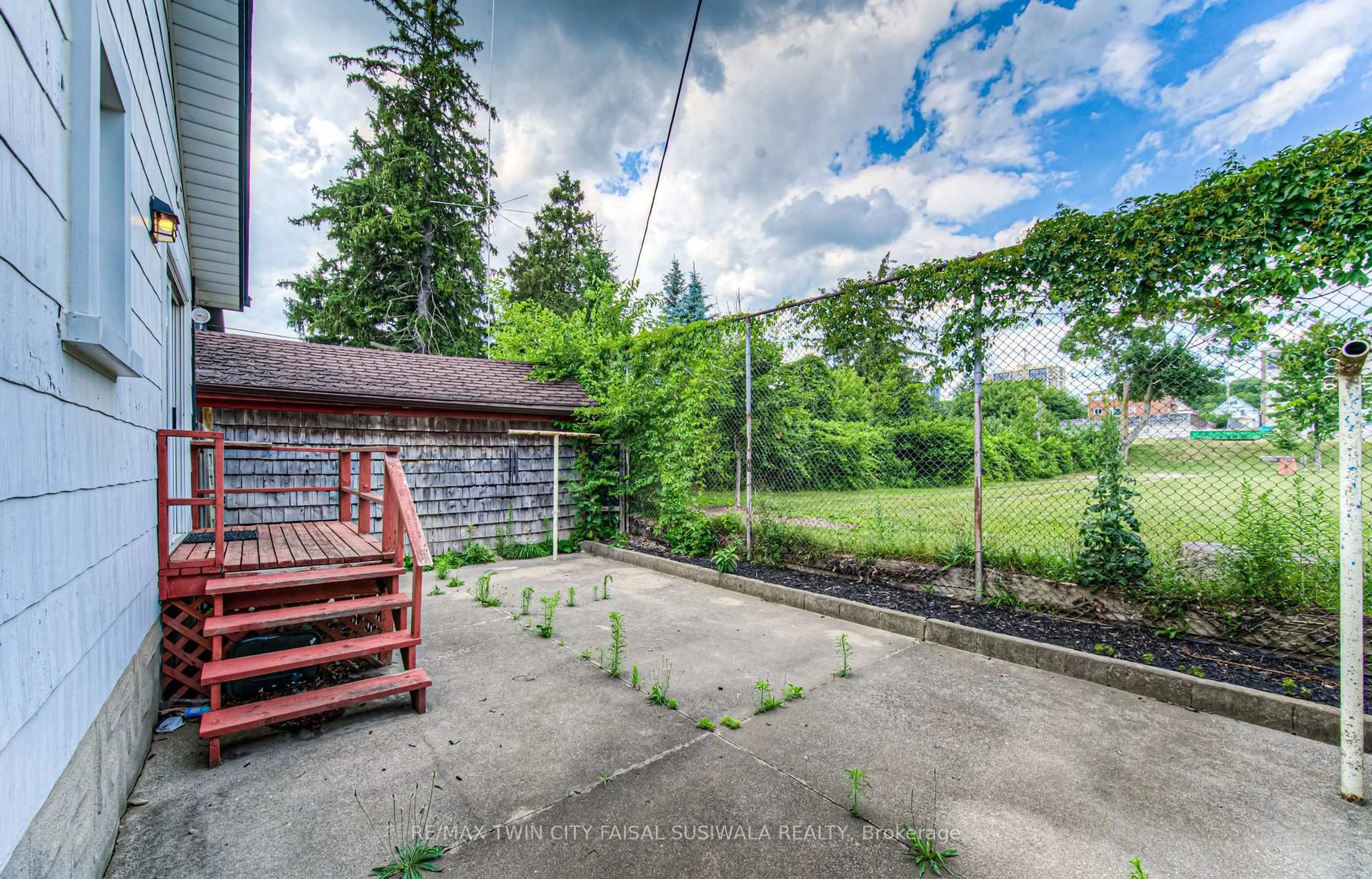 A pic from outside/outdoor area/front of a property/back of a property/a pic from drone, unknown for 96 Whitney Pl, Kitchener Ontario N2G 2X7