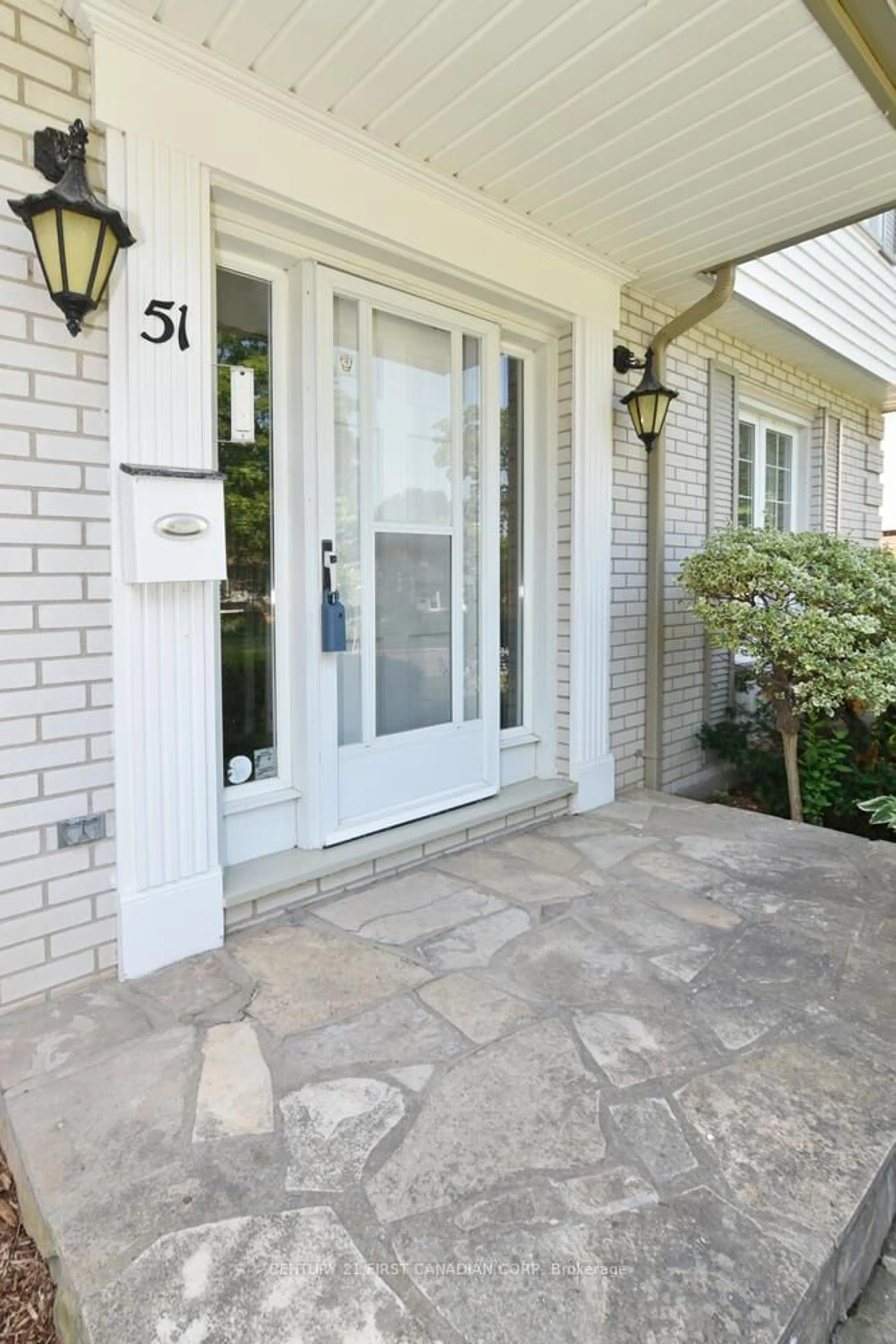 Indoor entryway for 51 Glenburnie Cres, London North Ontario N5X 2A1