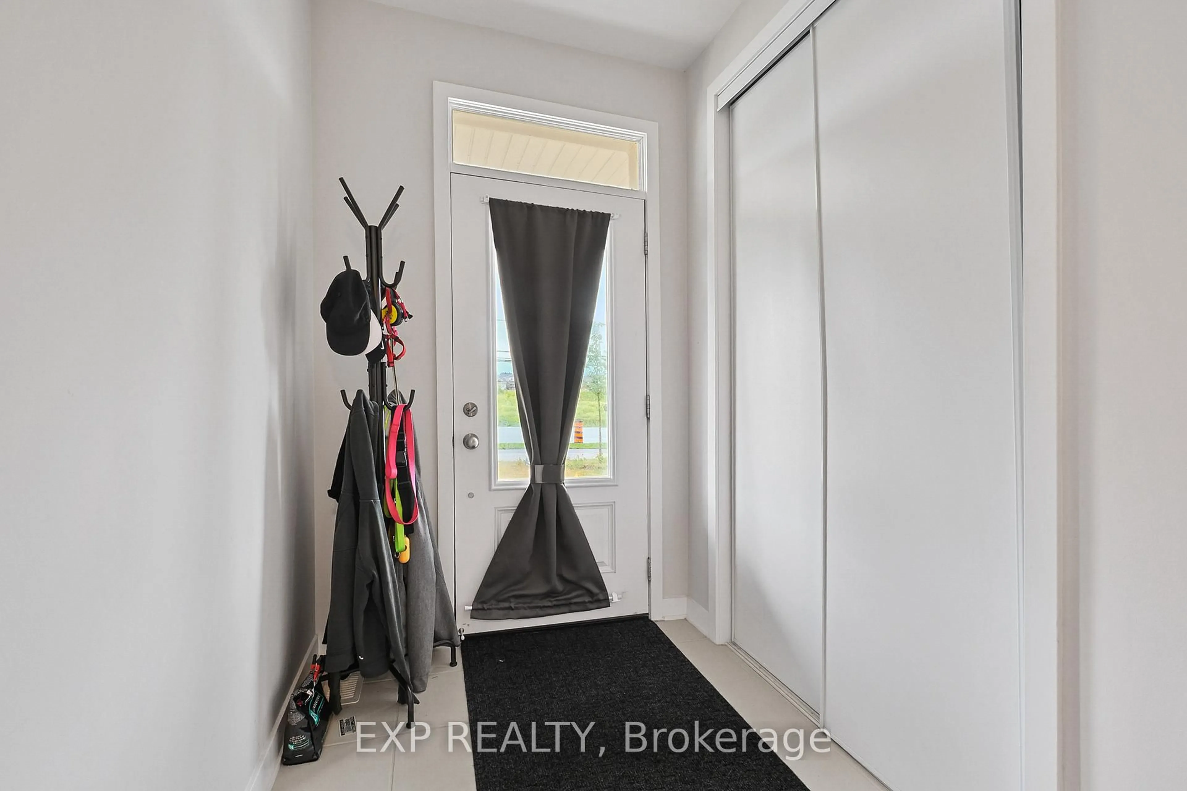 Indoor entryway for 6323 Perth St, Richmond Ontario K0A 2Z0