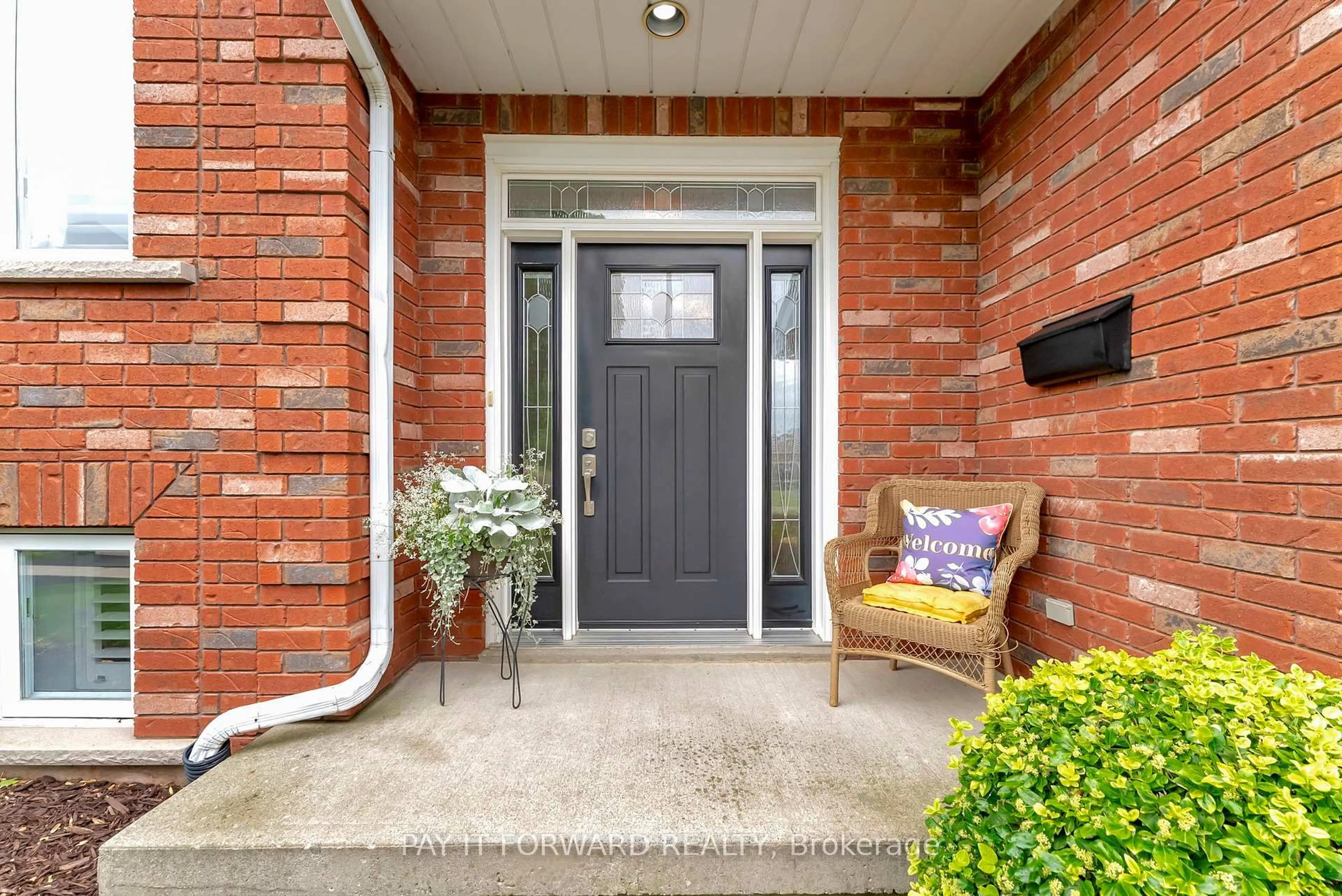 Indoor entryway for 19 Olivetree Rd, Brantford Ontario N3R 5E9