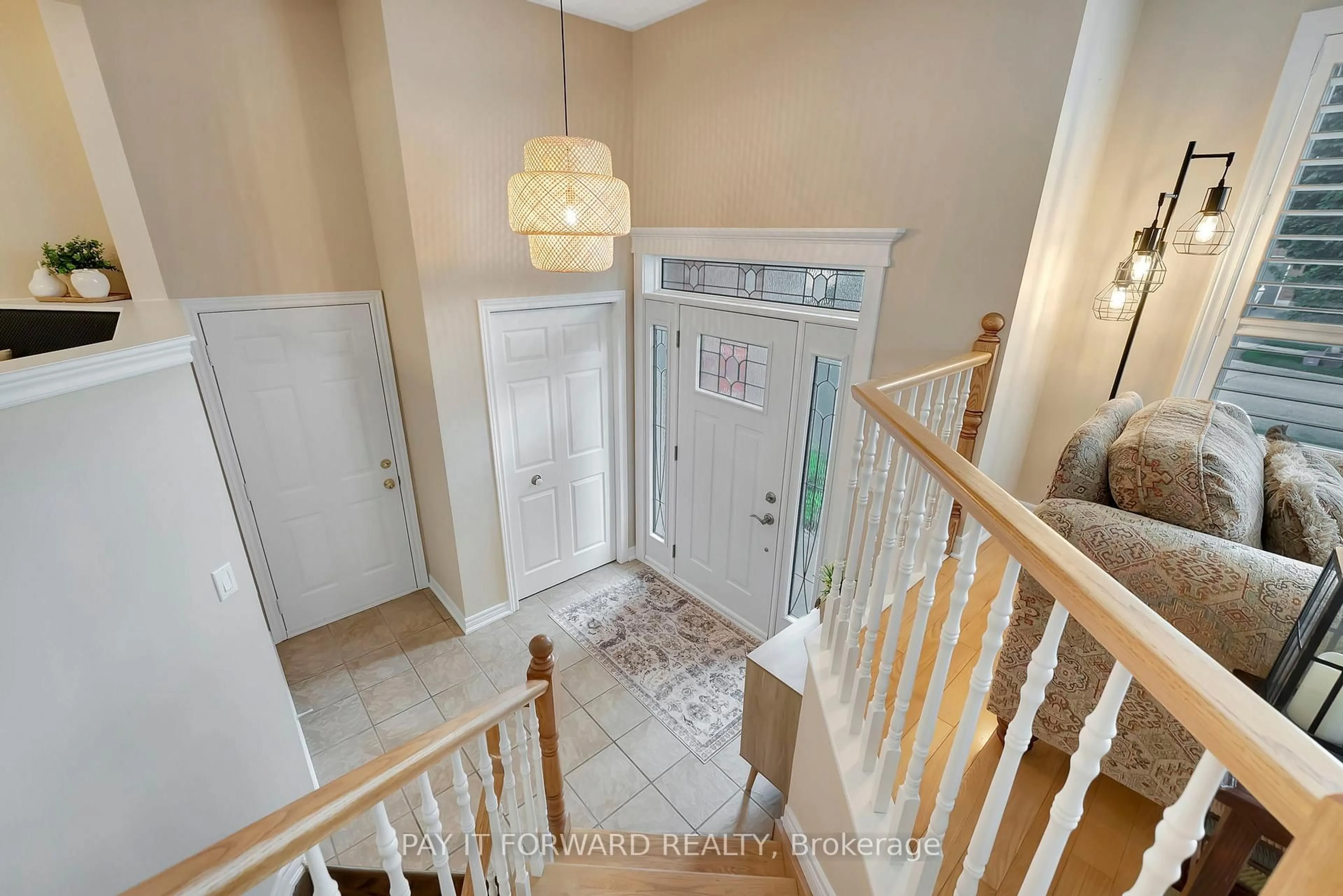 Indoor entryway for 19 Olivetree Rd, Brantford Ontario N3R 5E9