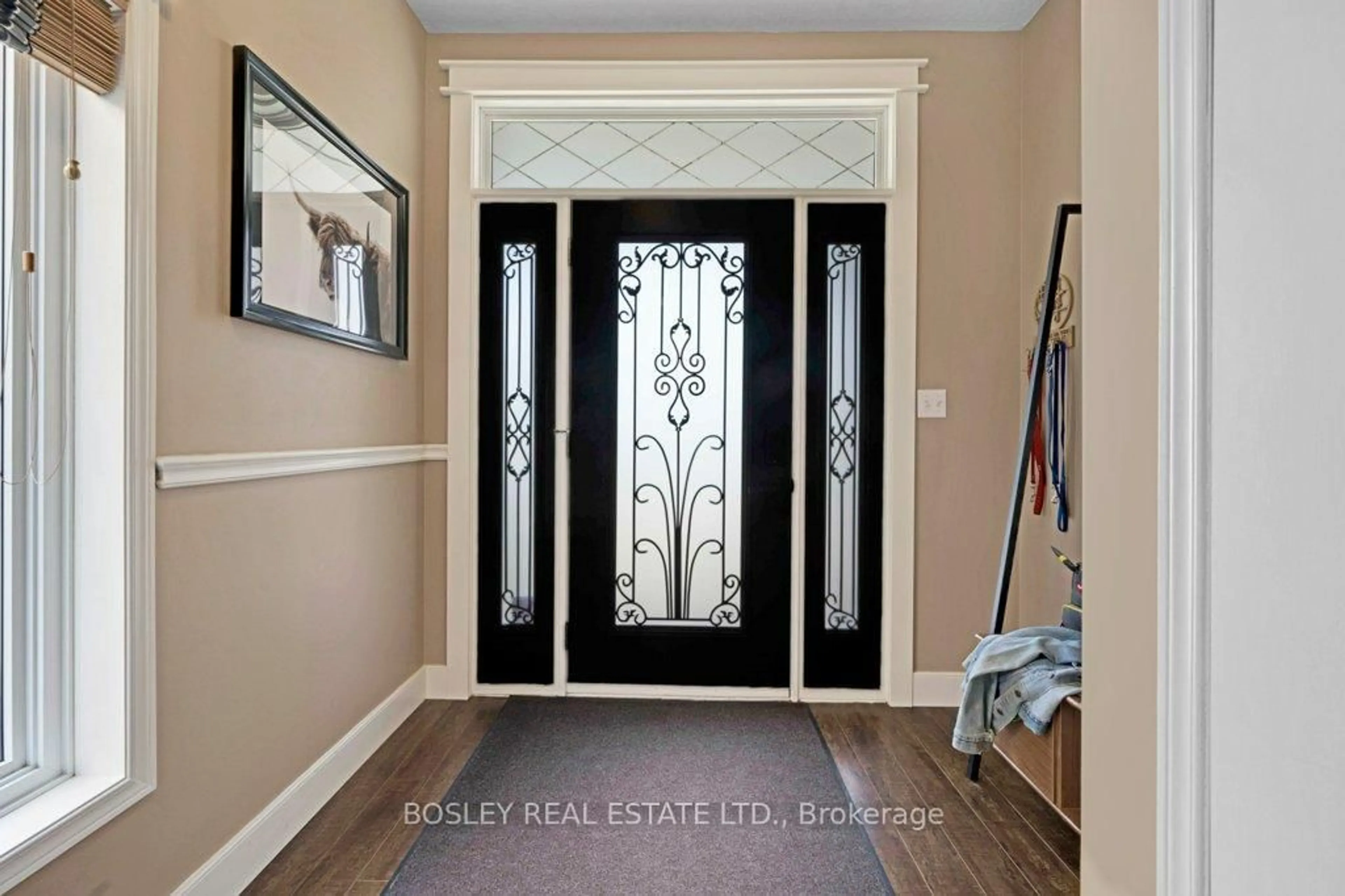 Indoor entryway for 52 Seabrook Dr, Kitchener Ontario N2R 1Y1