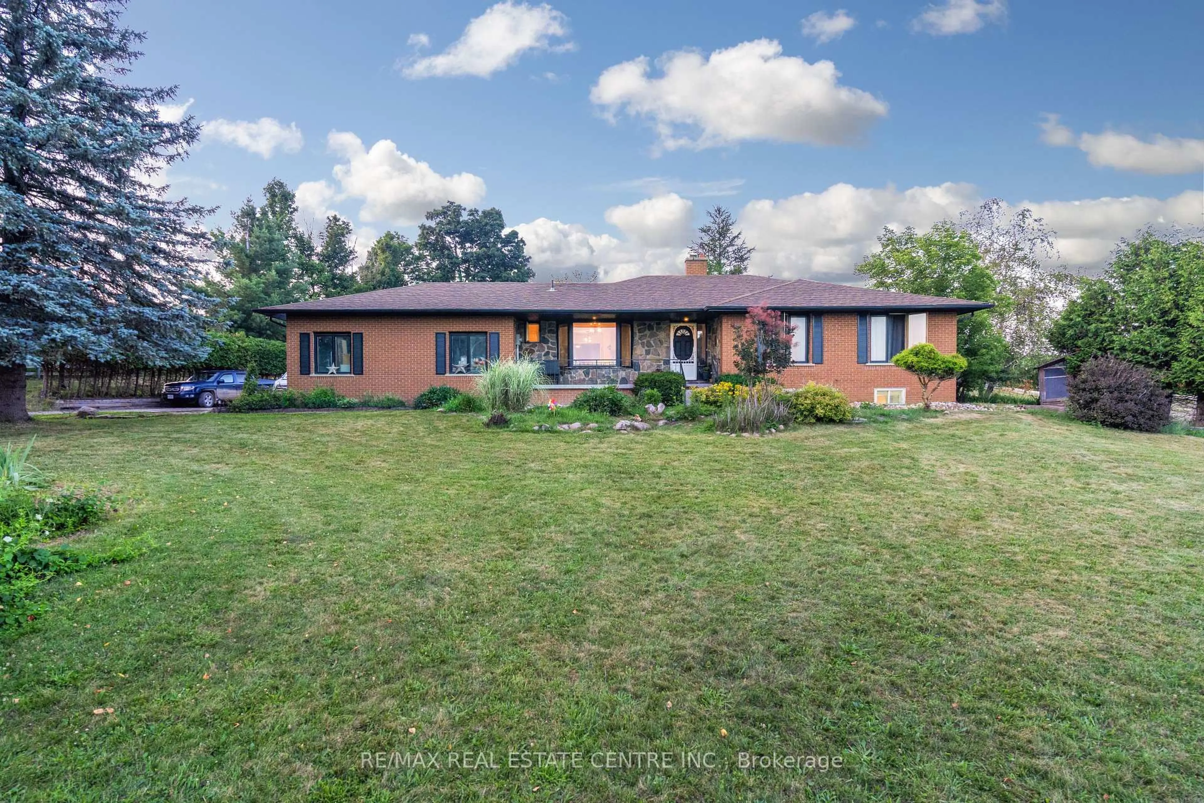 Home with brick exterior material, unknown for 5295 Fifth Line, Erin Ontario N0B 1T0