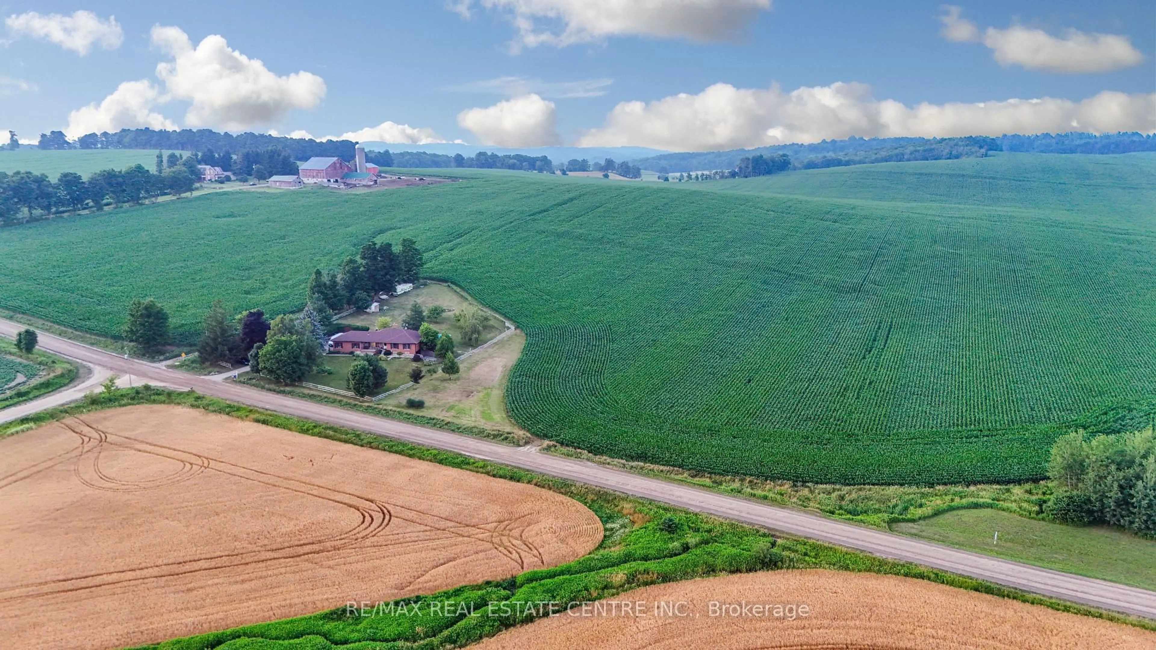 A pic from outside/outdoor area/front of a property/back of a property/a pic from drone, mountain view for 5295 Fifth Line, Erin Ontario N0B 1T0
