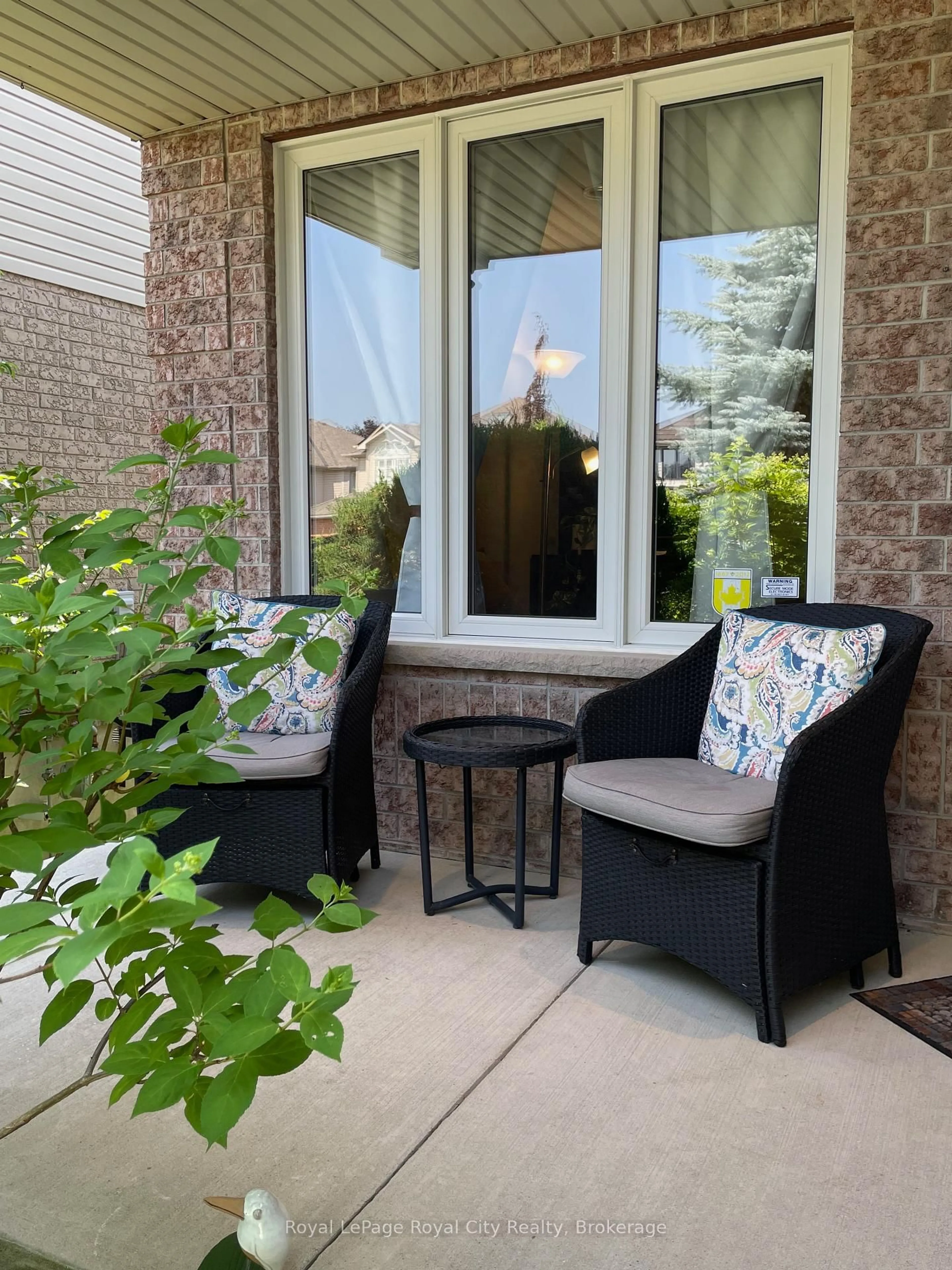 Patio, street for 67 Grey Oak Dr, Guelph Ontario N1L 1R2