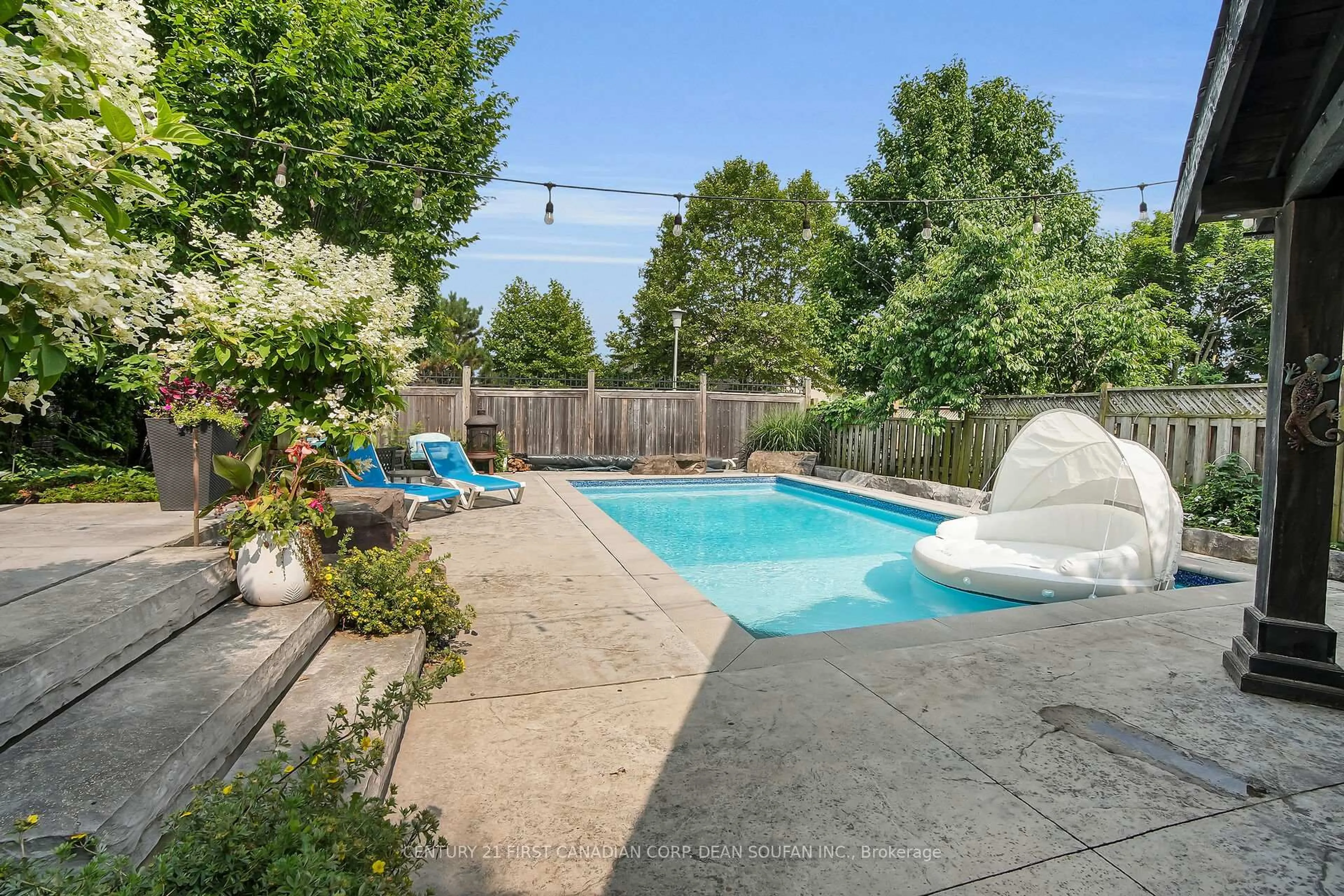 Pool for 926 Cranbrook Rd, London South Ontario N6K 4X8