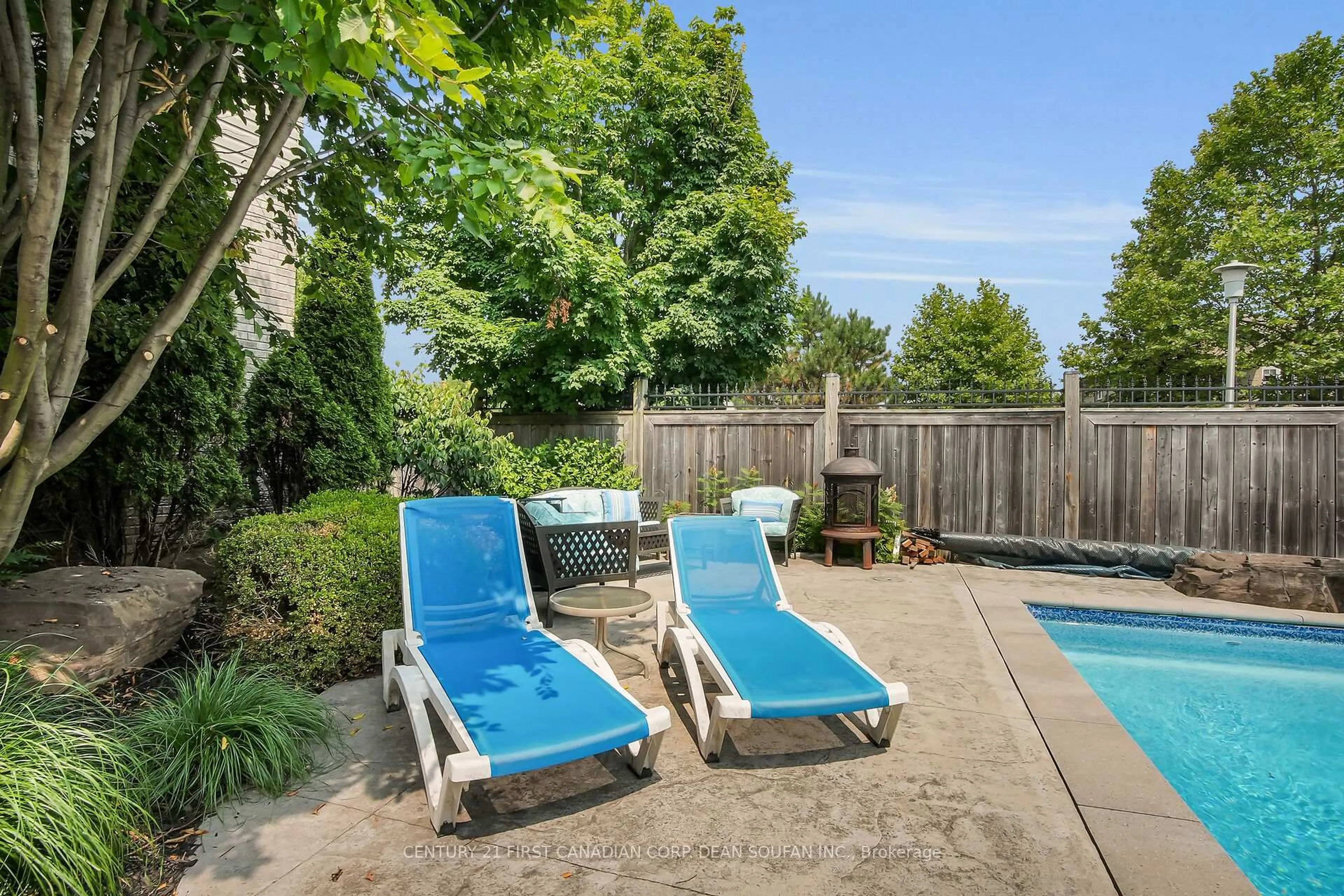 Pool for 926 Cranbrook Rd, London South Ontario N6K 4X8