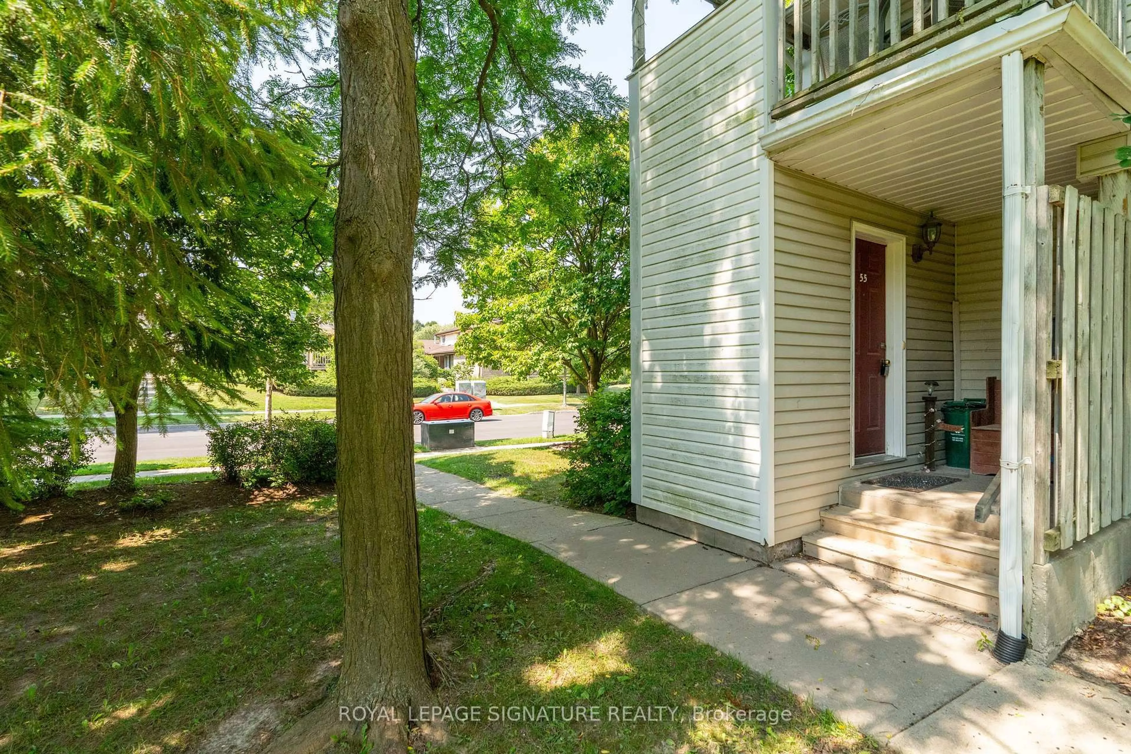 A pic from outside/outdoor area/front of a property/back of a property/a pic from drone, water/lake/river/ocean view for 461 Beechwood Pl #55, Waterloo Ontario N2T 2N8
