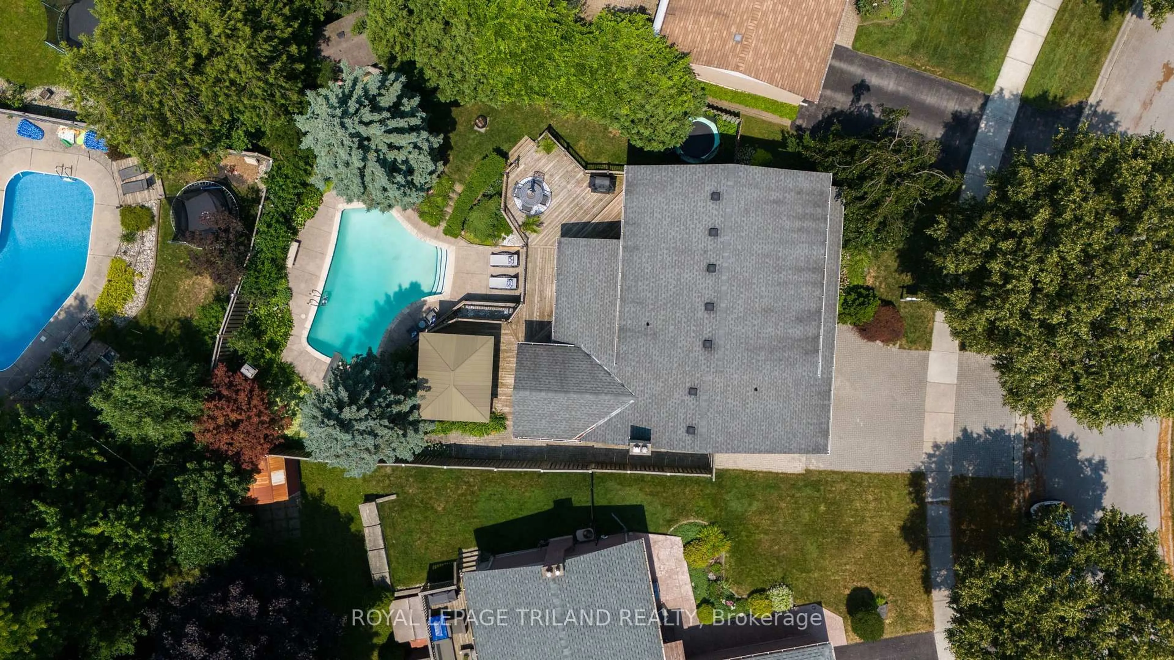 A pic from outside/outdoor area/front of a property/back of a property/a pic from drone, street for 151 Brixham Cres, London South Ontario N6K 1K9