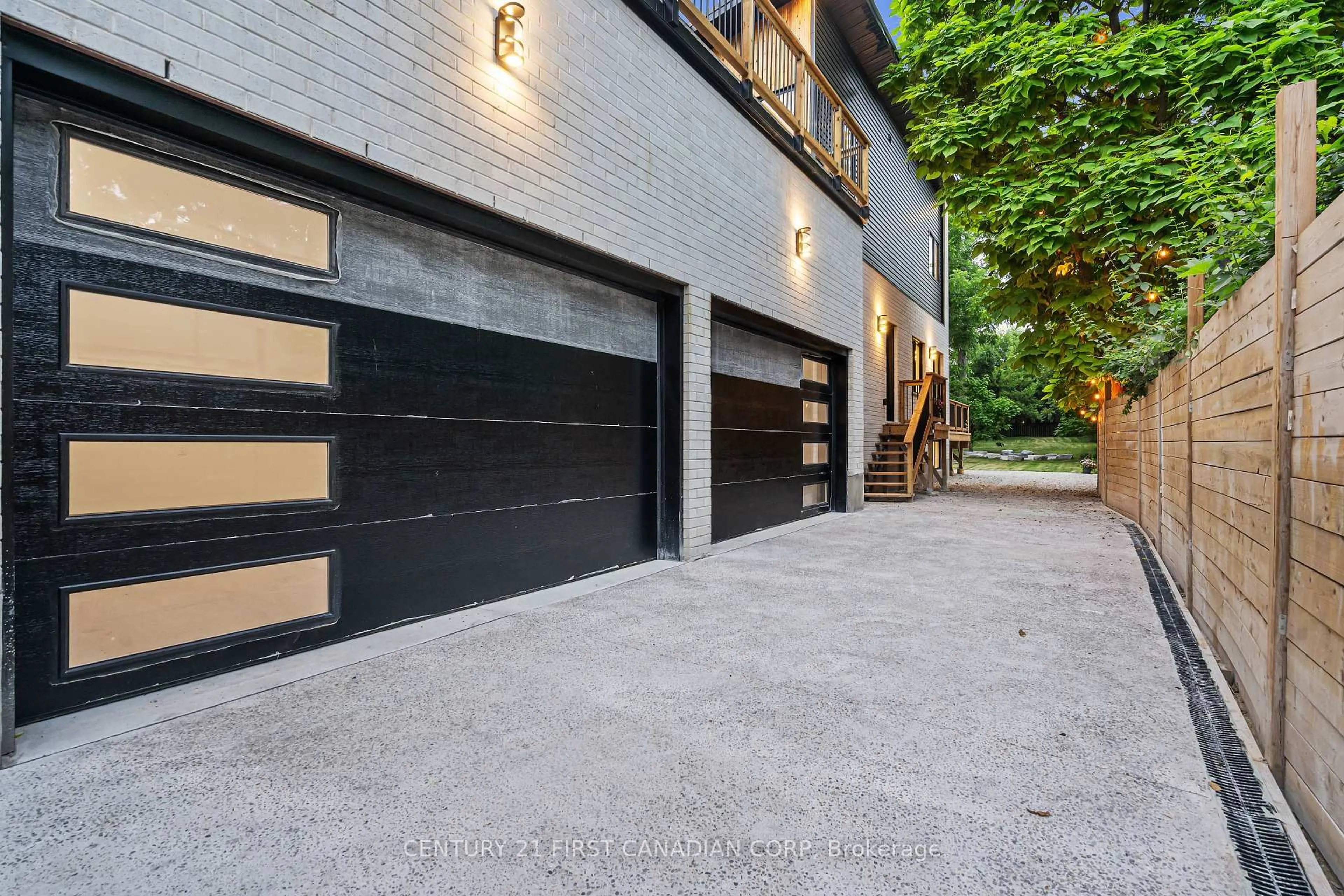 Indoor garage for 858 WILLIAM St, London North Ontario N5Y 2S3