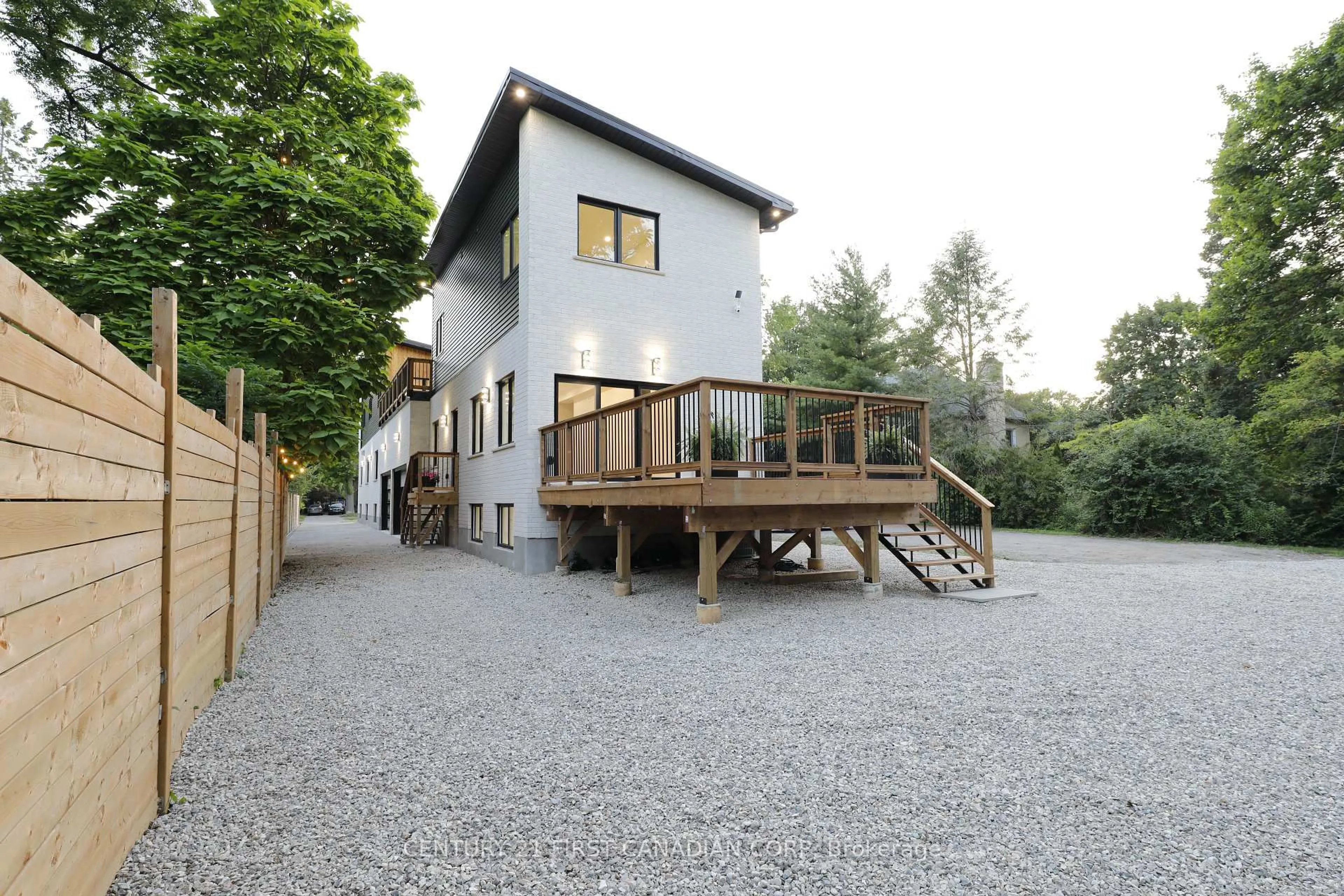 Patio, unknown for 858 WILLIAM St, London North Ontario N5Y 2S3