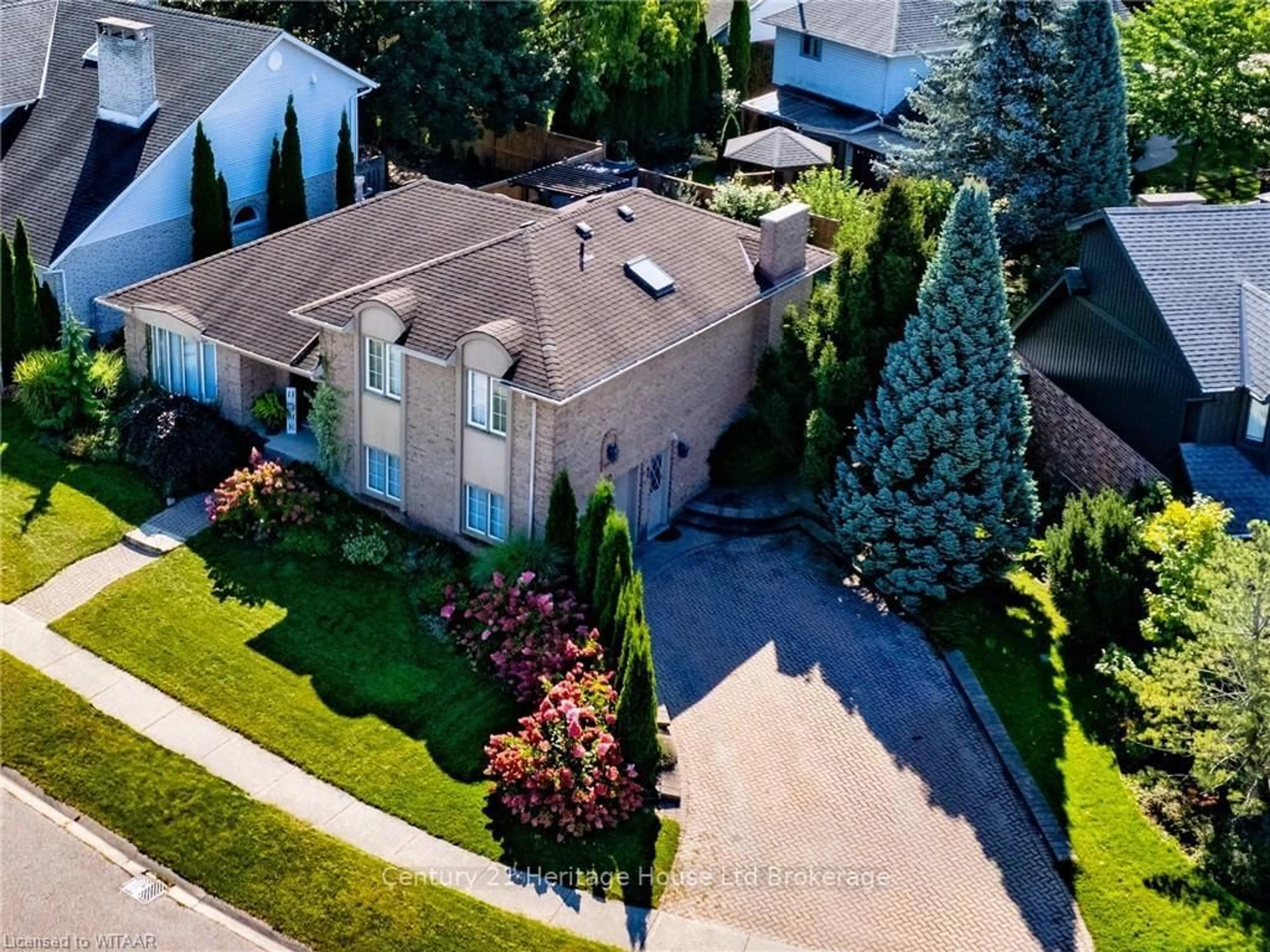 A pic from outside/outdoor area/front of a property/back of a property/a pic from drone, street for 10 BLACKFOOT Pl, Woodstock Ontario N4T 1E2