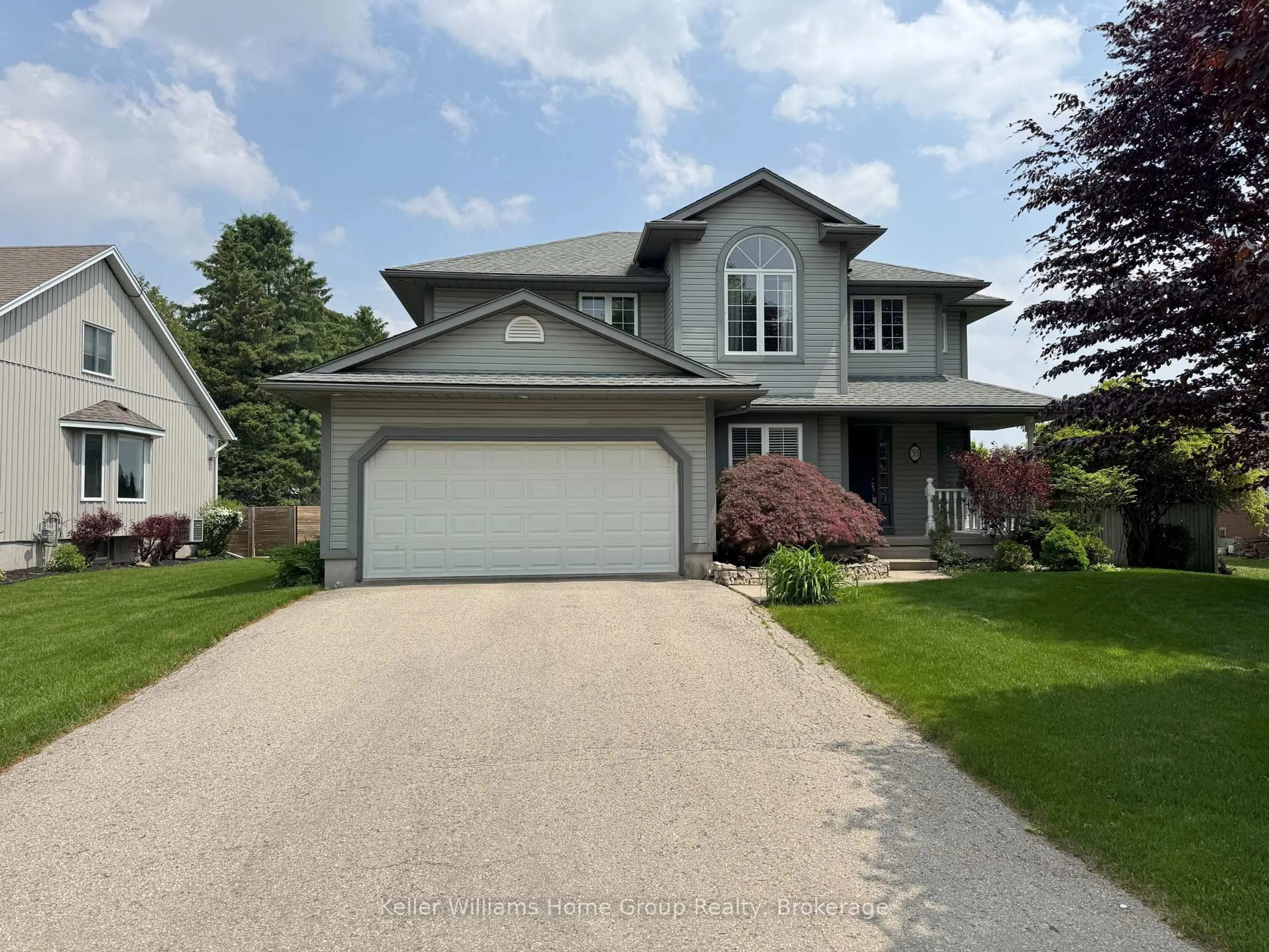 Home with vinyl exterior material, street for 35 Thomas Blvd, Centre Wellington Ontario N0B 1S0