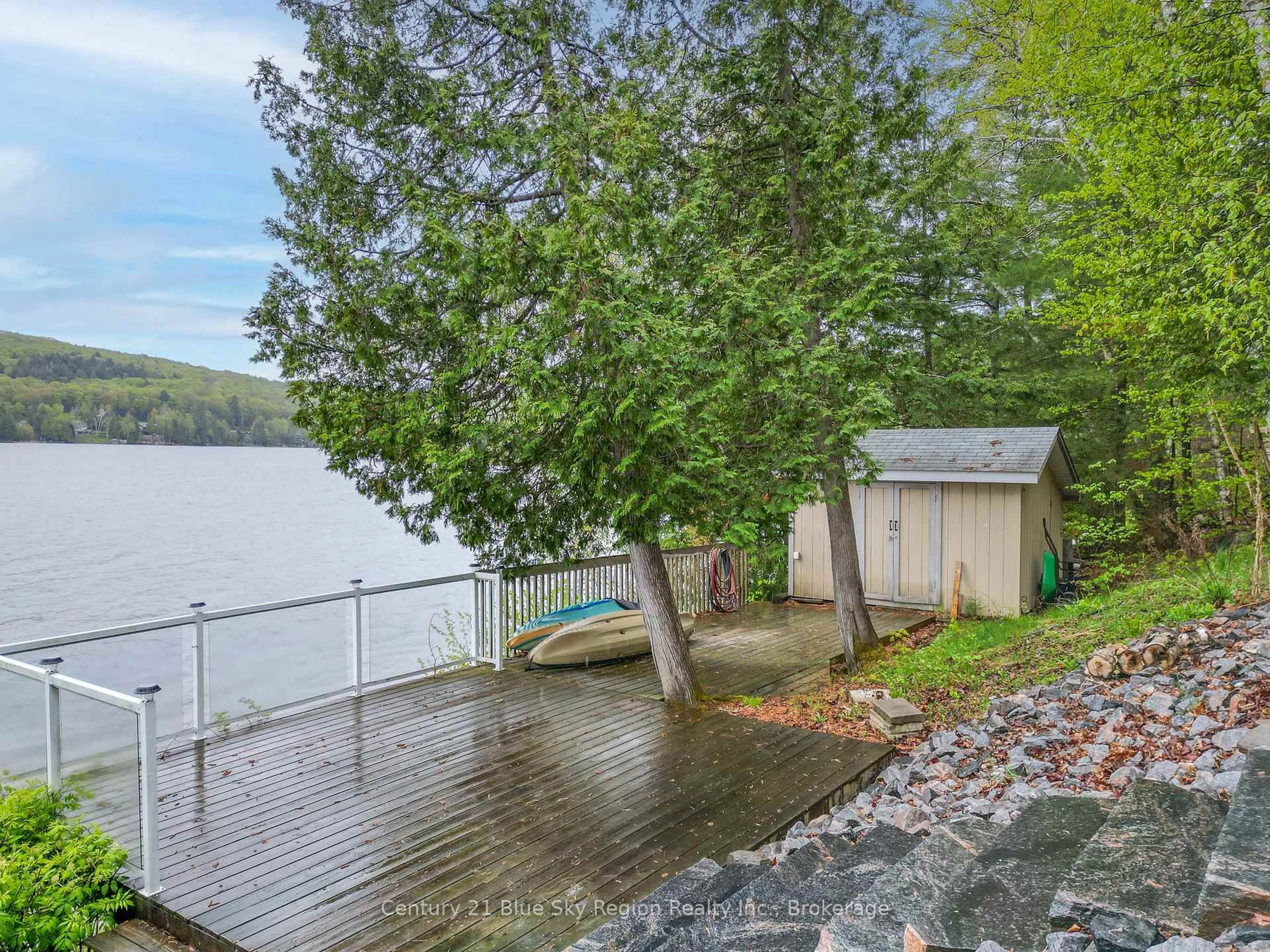 A pic from outside/outdoor area/front of a property/back of a property/a pic from drone, water/lake/river/ocean view for 285 Northshore Rd, North Bay Ontario P1B 8G4