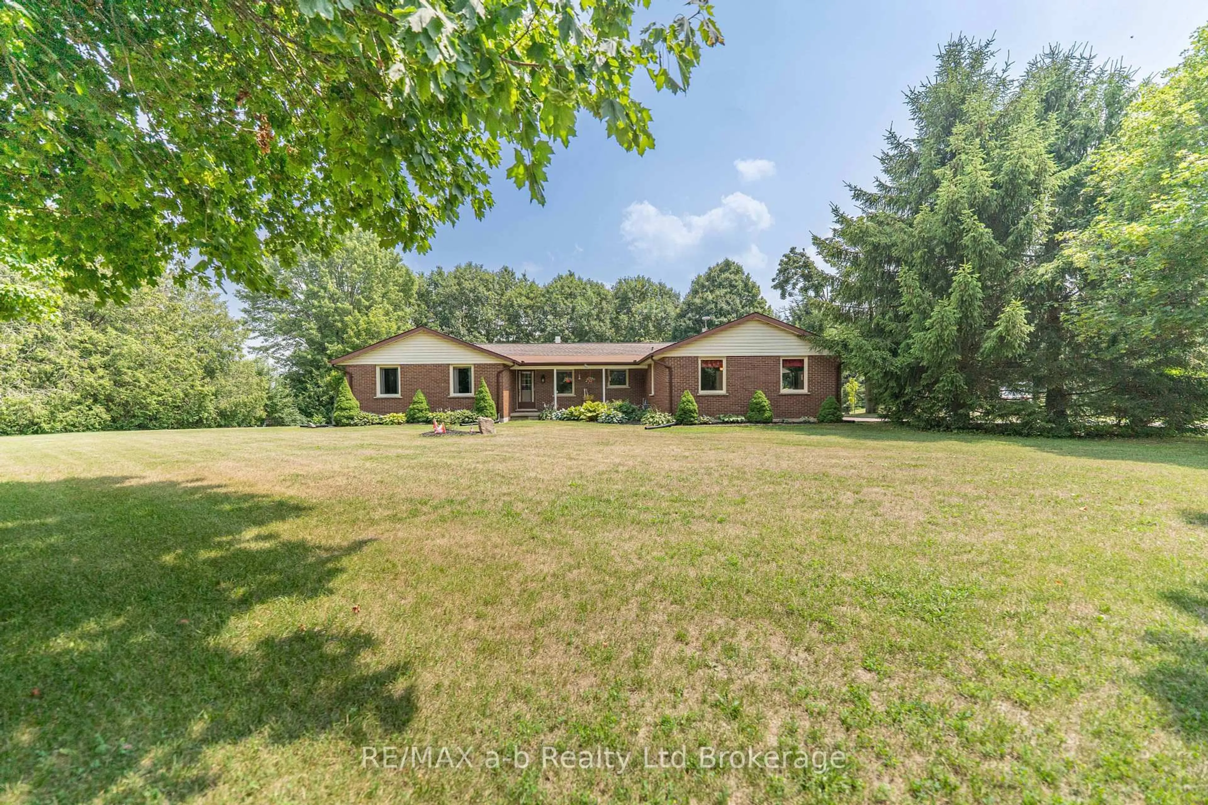 A pic from outside/outdoor area/front of a property/back of a property/a pic from drone, unknown for 660 Goshen Rd, Norfolk Ontario N4G 4G7