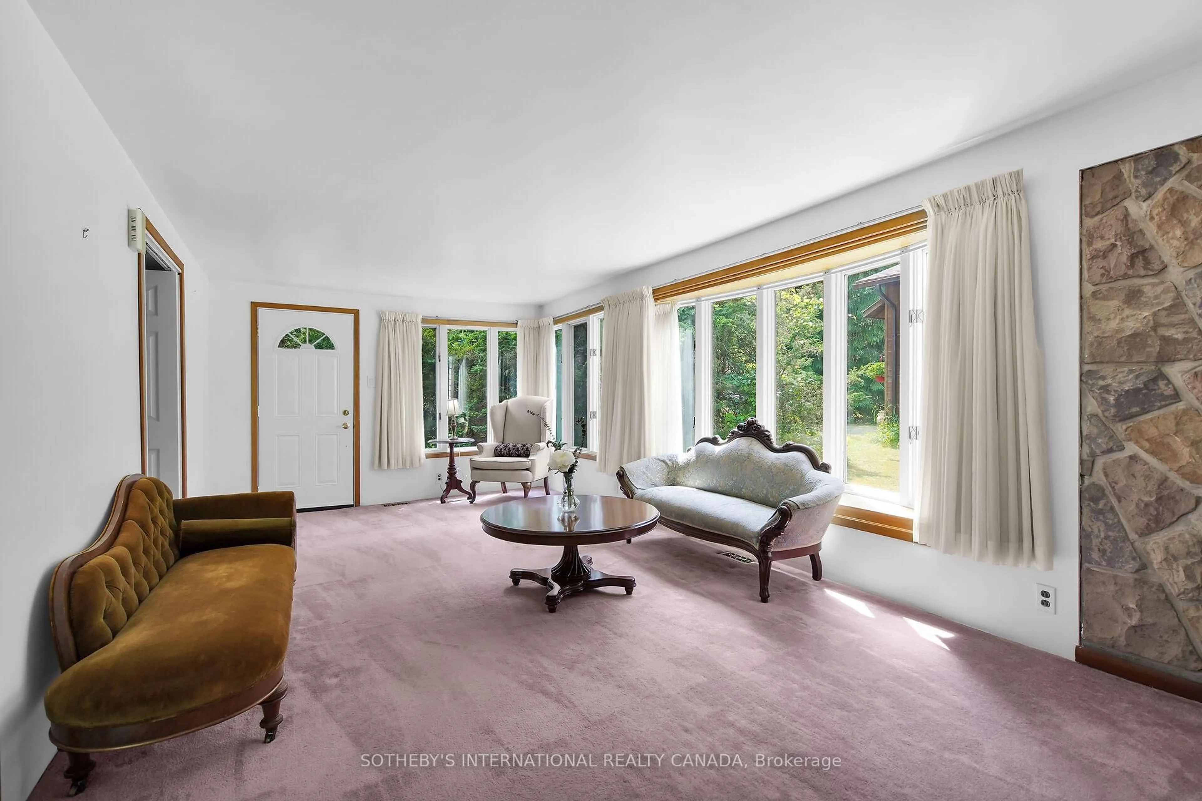 Living room with furniture, carpet floor for 7624 Riverside Dr, Lambton Shores Ontario N0M 2L0