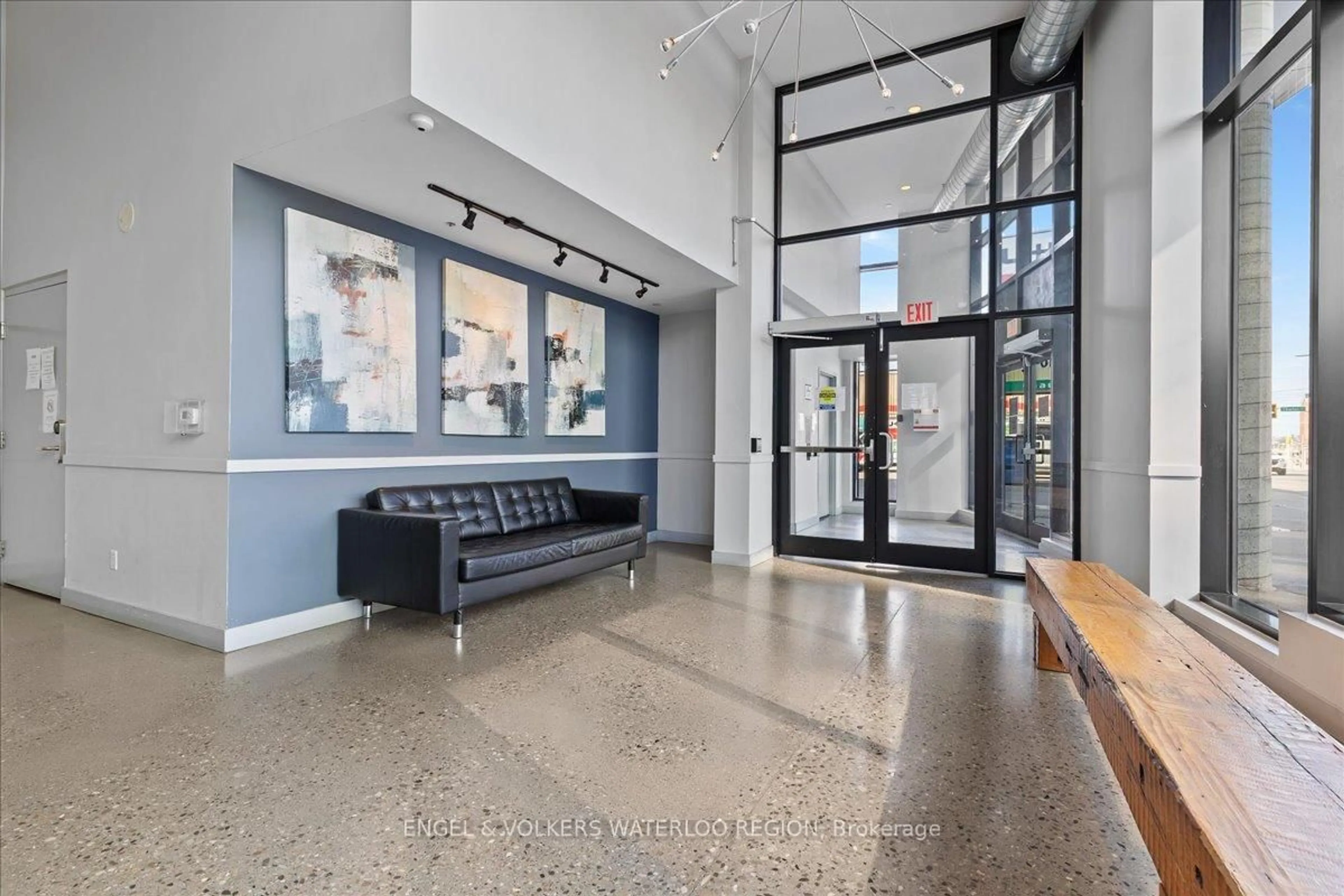 Indoor foyer for 1 Victoria St #1113, Kitchener Ontario N2G 0B5
