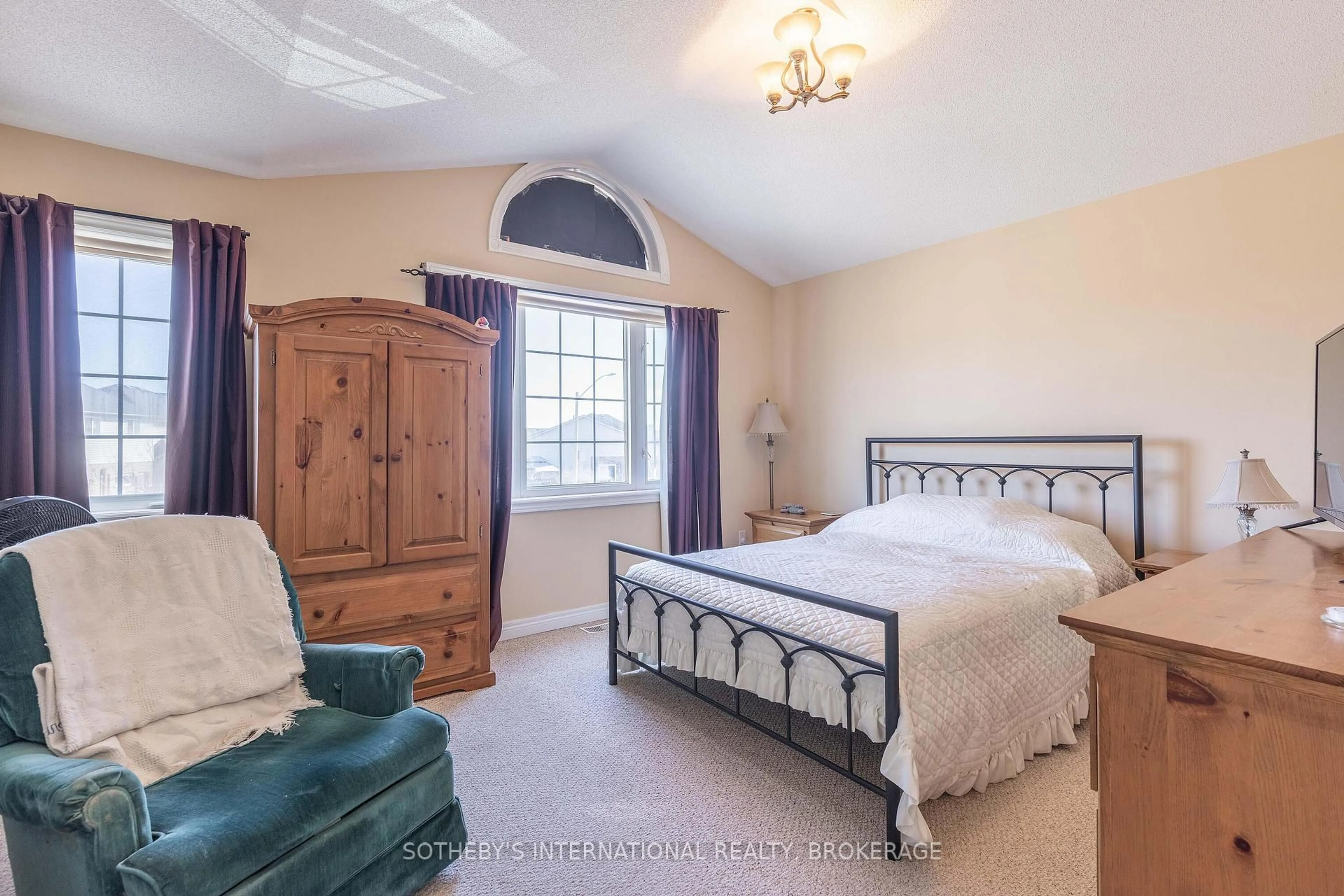 Bedroom with bed, unknown for 7 Honey Locust Circ, Thorold Ontario L2V 5E3