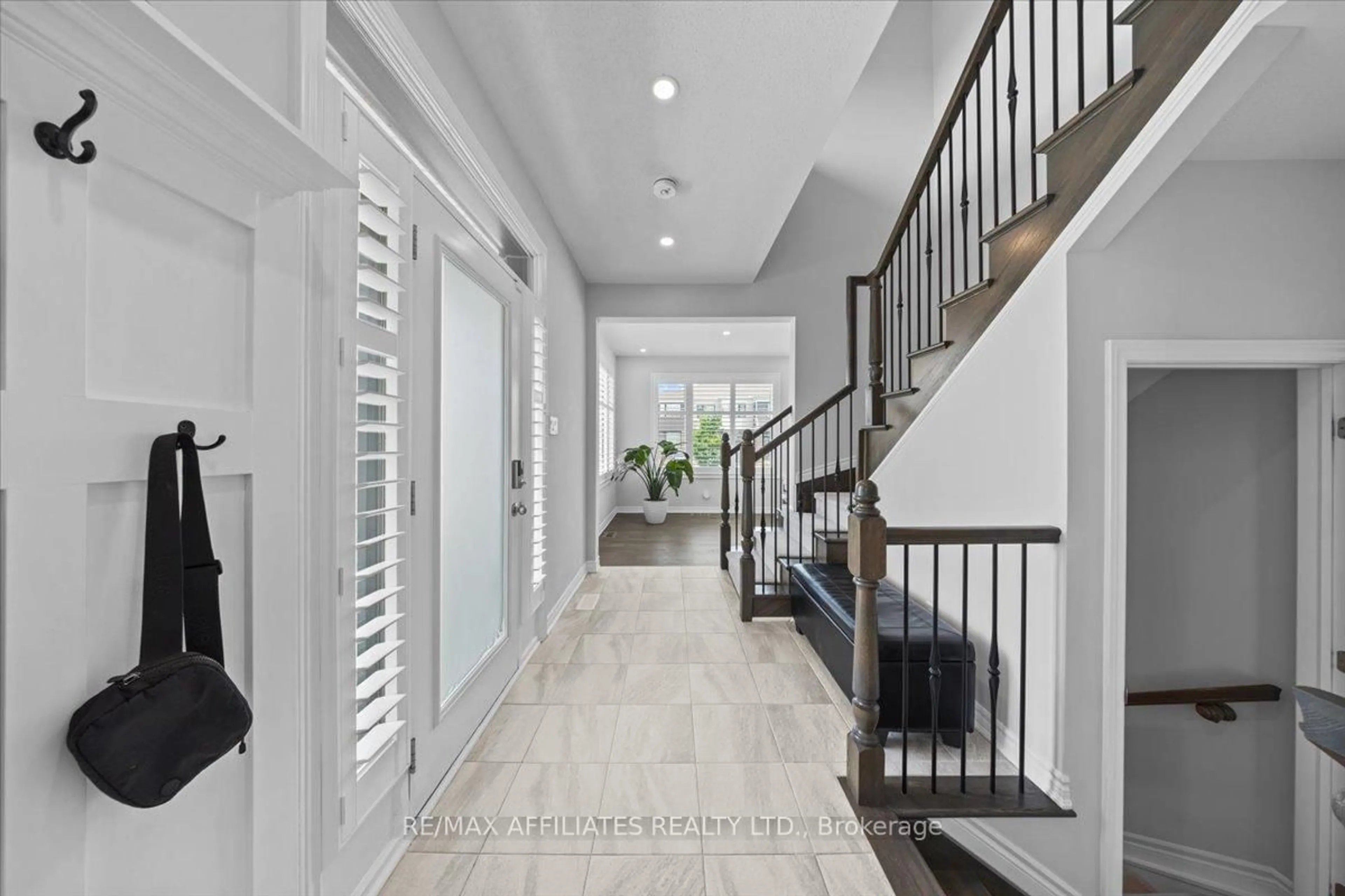 Indoor entryway for 753 Brittanic Rd, Ottawa Ontario K2V 0R3