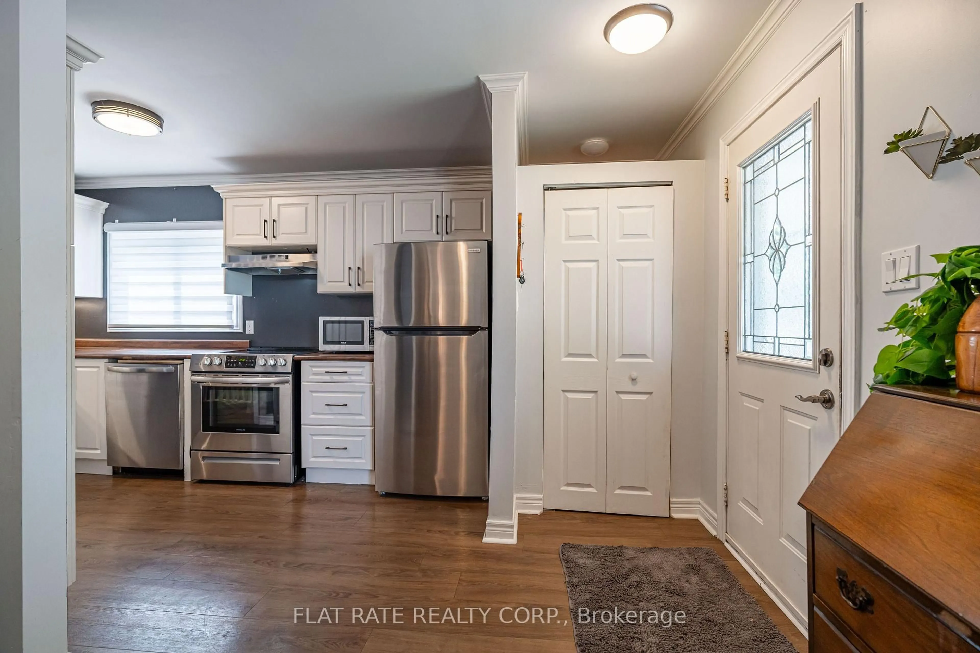 Open concept kitchen, unknown for 511 O'Connell Rd, Peterborough South Ontario K9J 4E2