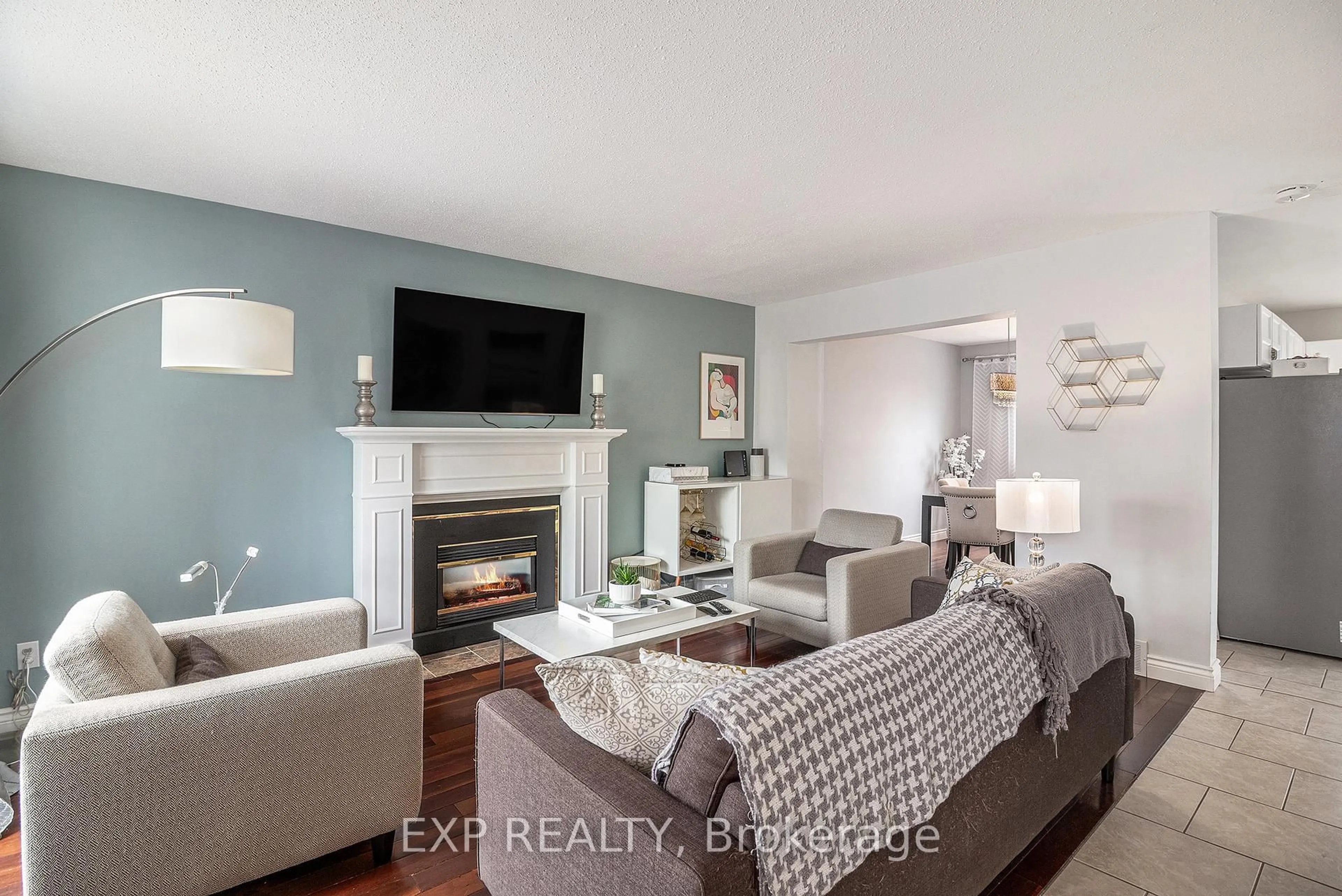 Living room with furniture, unknown for 302 Cote-Royale Cres, Ottawa Ontario K1E 3L7
