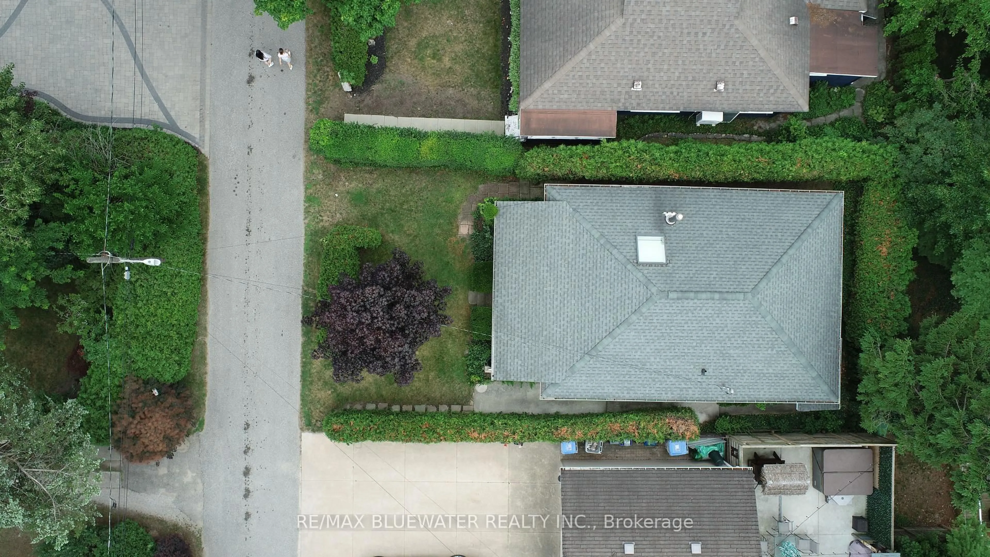 A pic from outside/outdoor area/front of a property/back of a property/a pic from drone, city buildings view from balcony for 48 Hill St, Lambton Shores Ontario N0M 1T0