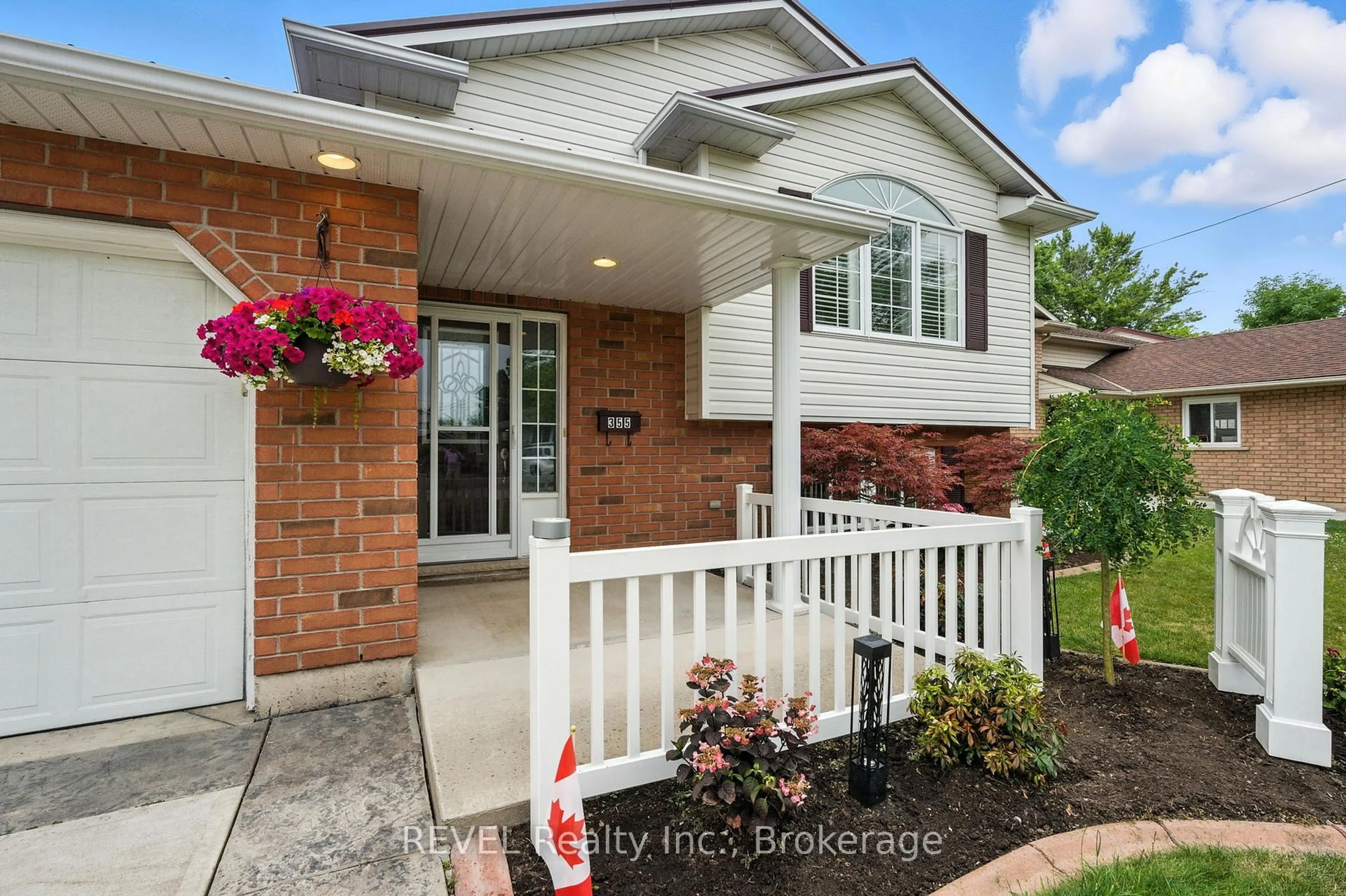 Home with brick exterior material, street for 355 Scott Ave, Fort Erie Ontario L2A 5E5