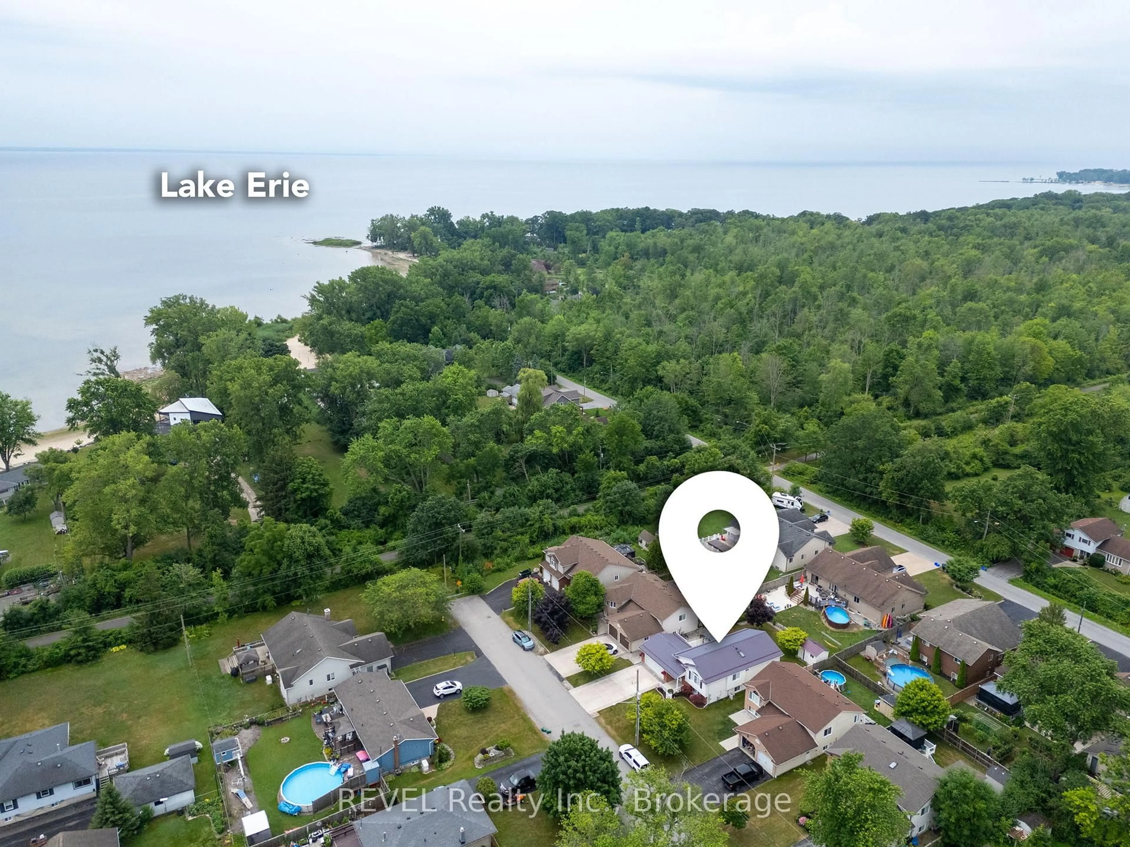 A pic from outside/outdoor area/front of a property/back of a property/a pic from drone, water/lake/river/ocean view for 355 Scott Ave, Fort Erie Ontario L2A 5E5