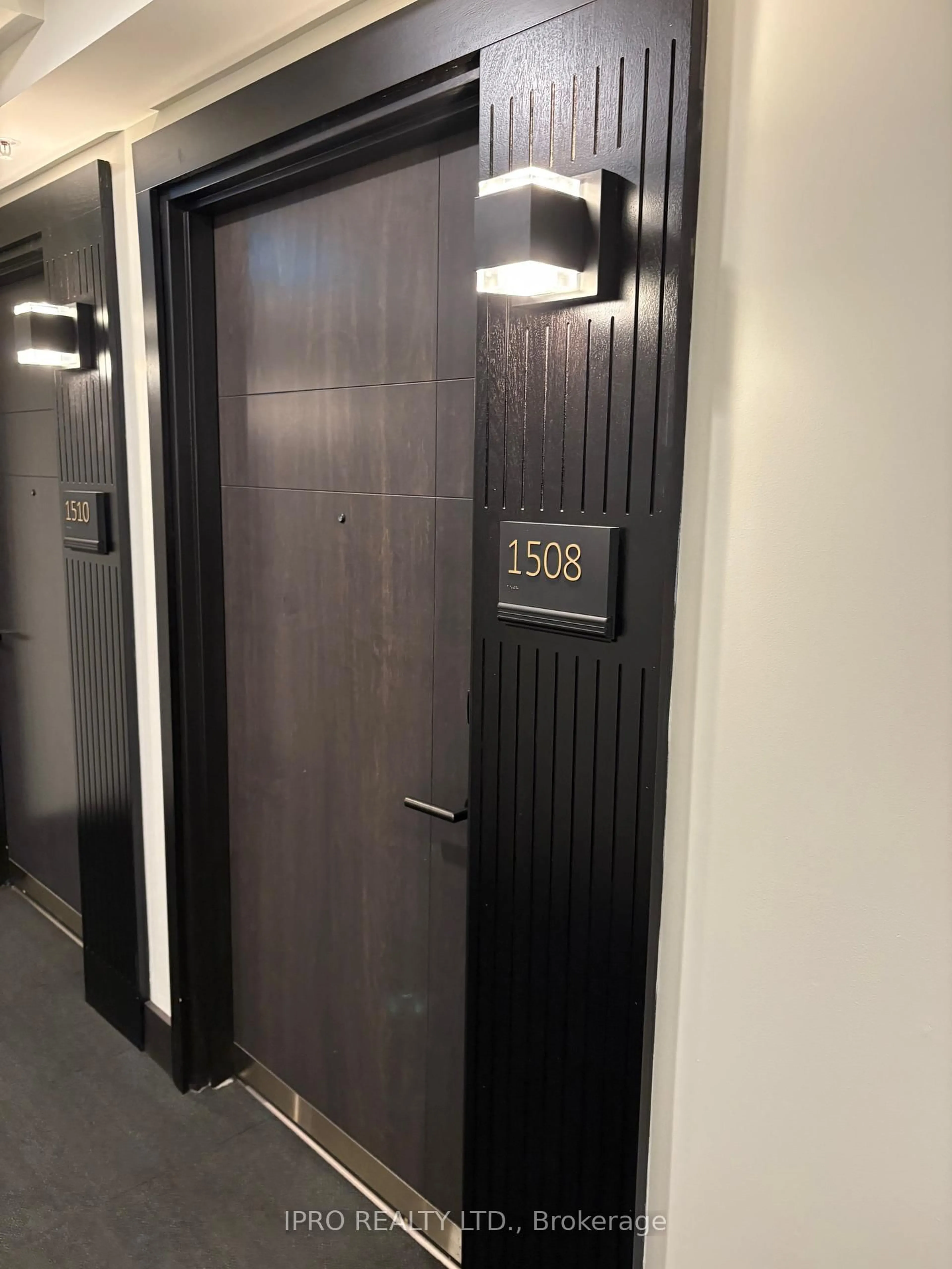 Indoor foyer for 145 Columbia St #1508, Waterloo Ontario N2L 3L2