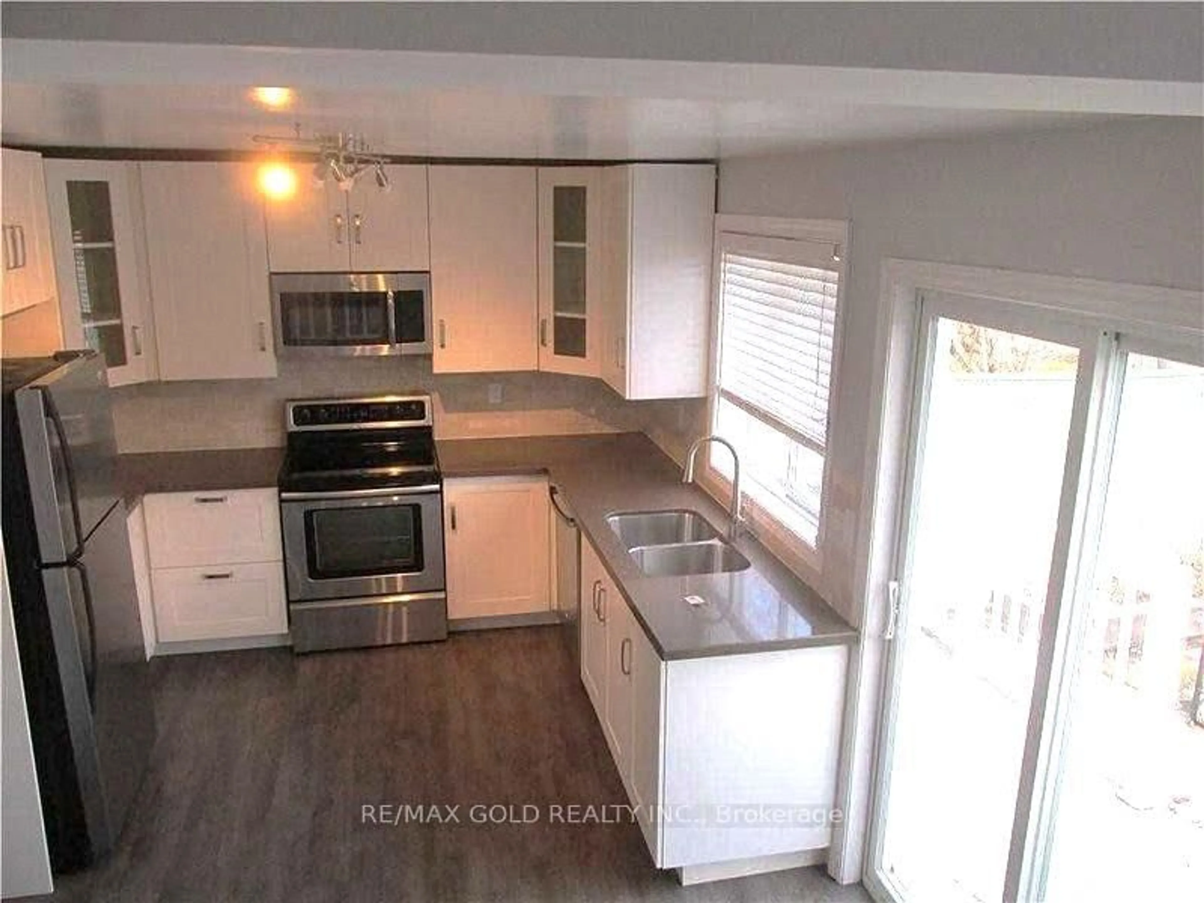 Open concept kitchen, unknown for 136 Robins Ave, Hamilton Ontario L8H 4N8